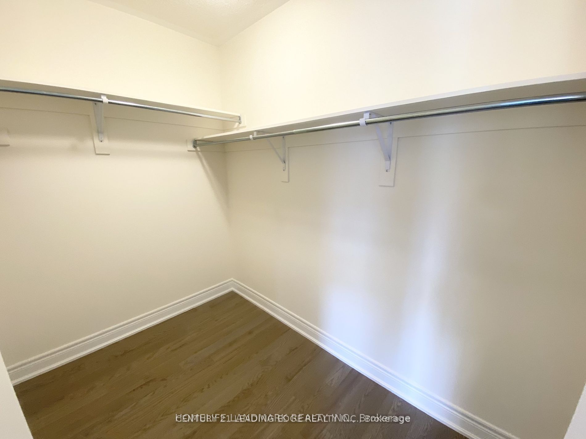 2 phillipsen Way