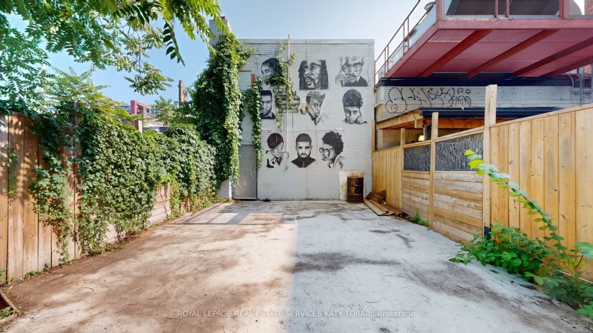566 Queen Street W