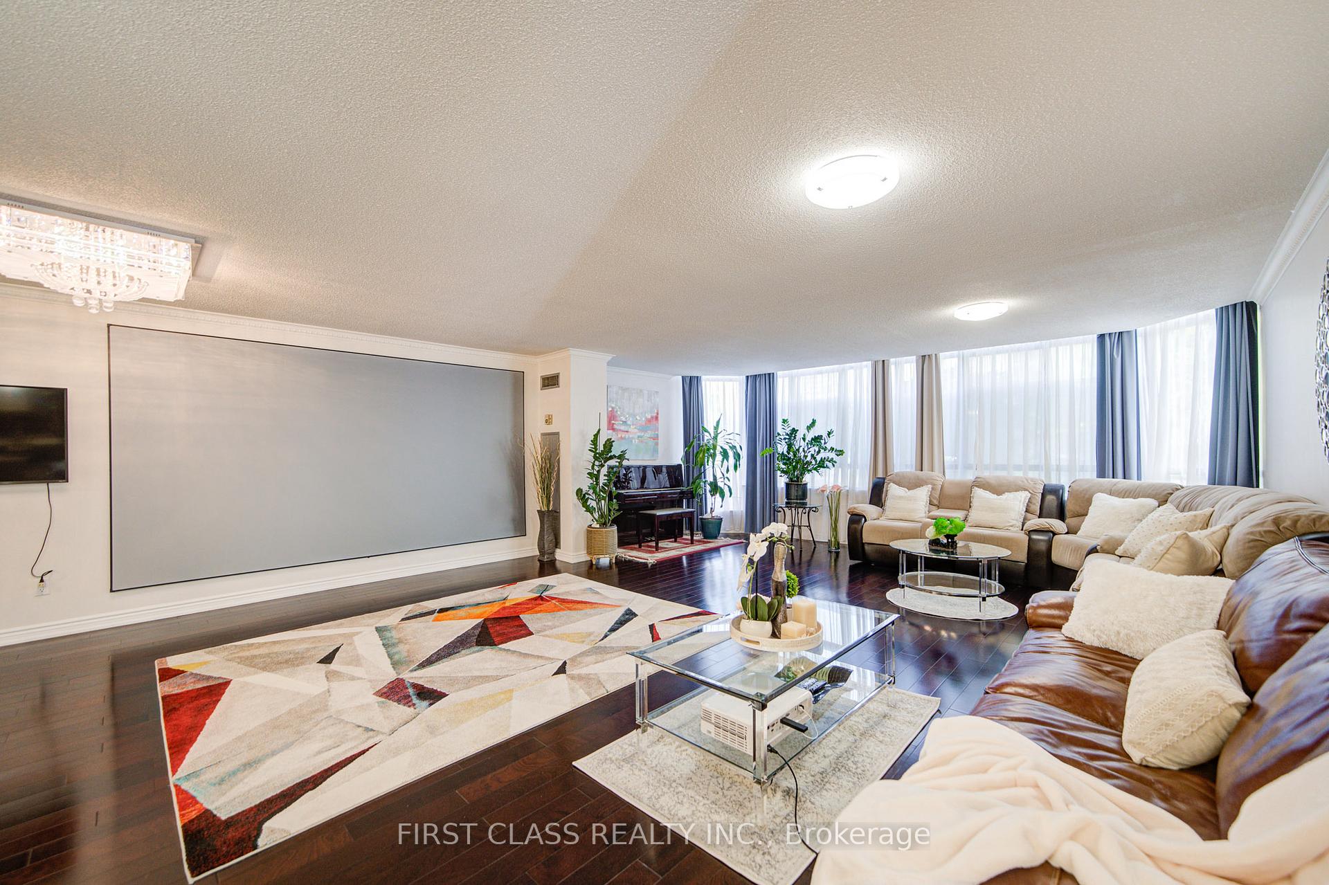 3 Bedrooms Condo at 25 Bamburgh, Toronto For sale