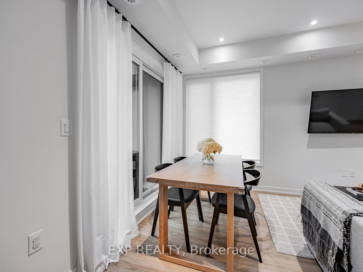 2 Bedrooms Condo at 3409 Ridgeway,  Mississauga For sale