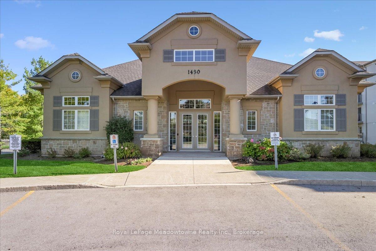 2 Bedrooms Condo at 1450 Bishops, Oakville For sale