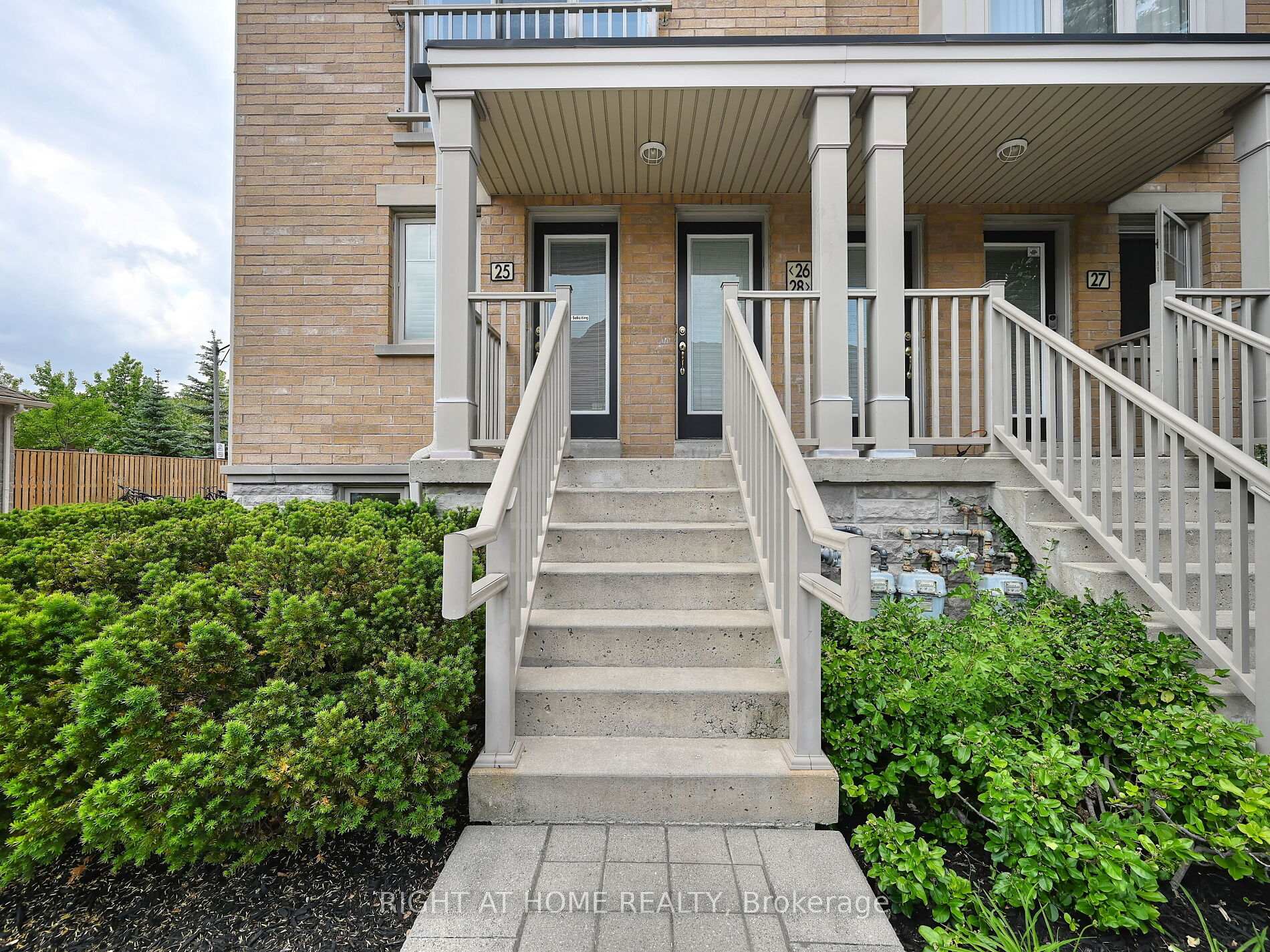 2 Bedrooms Condo at 3250 Bentley, Mississauga For sale