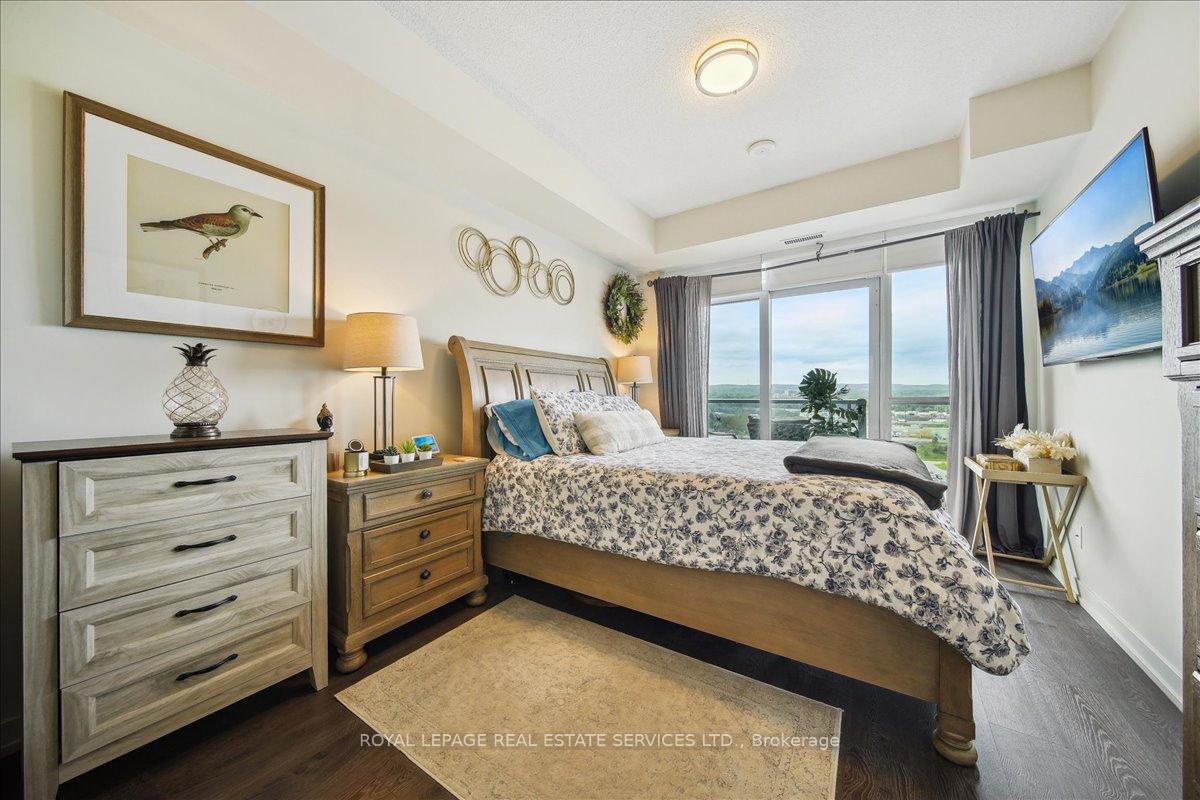 2 Bedrooms Condo at 2081 Fairview, Burlington For sale