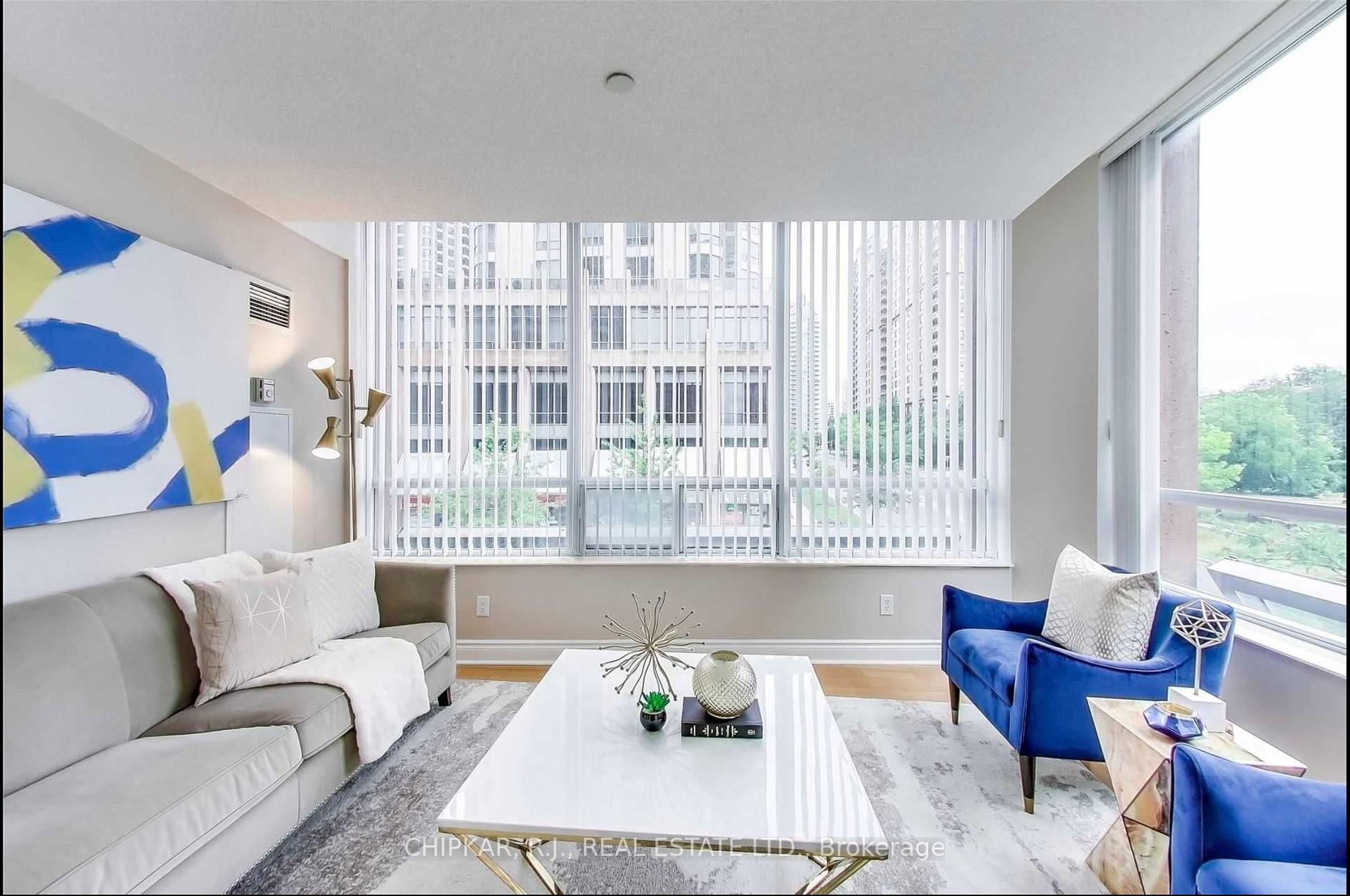 3 Bedrooms Condo at 15 Northtown,  Toronto For sale