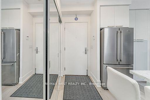 2 Bedrooms Condo at 70 Roehampton,  Toronto For sale