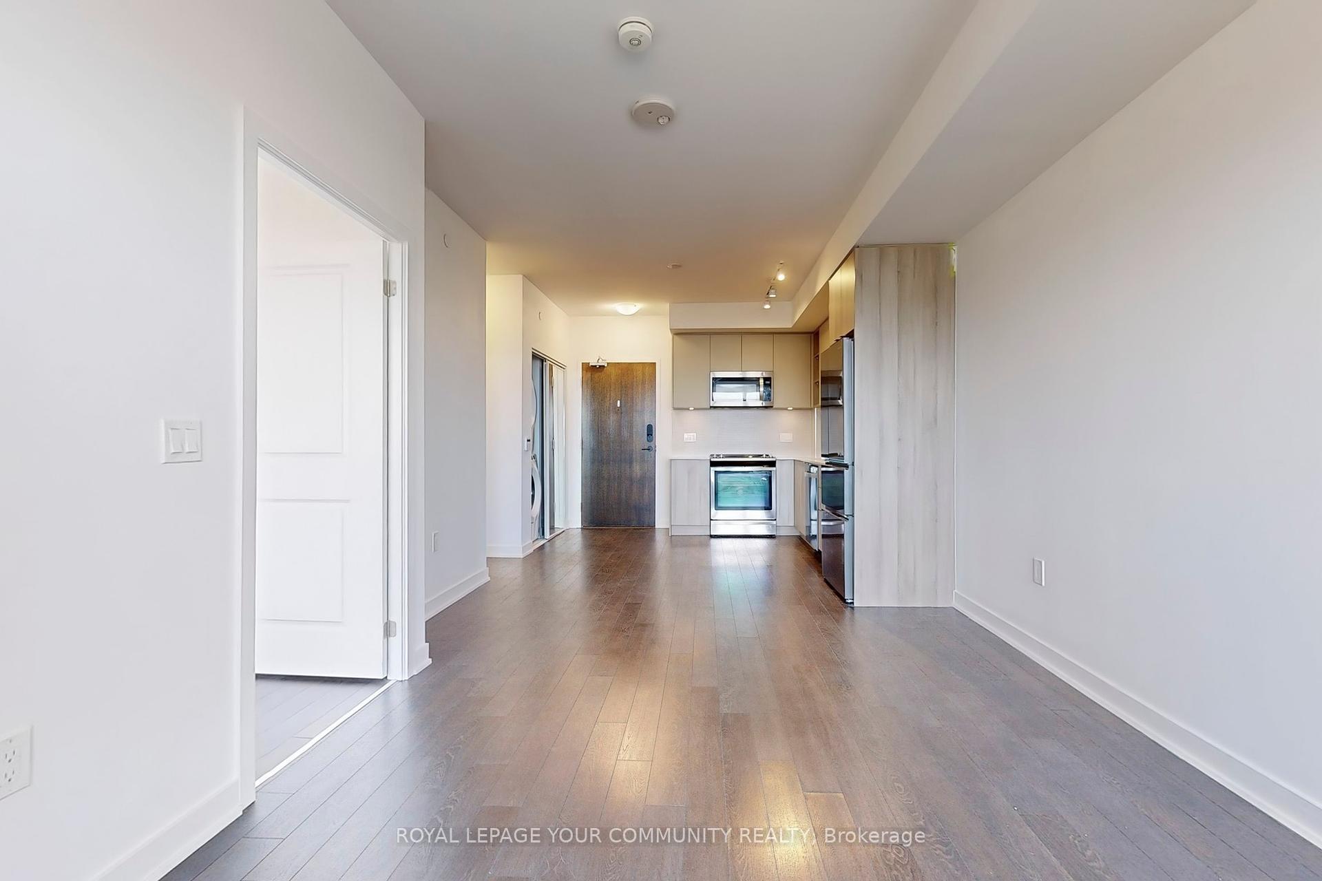 2 Bedrooms Co-op at 100 Eagle Rock, Vaughan For sale