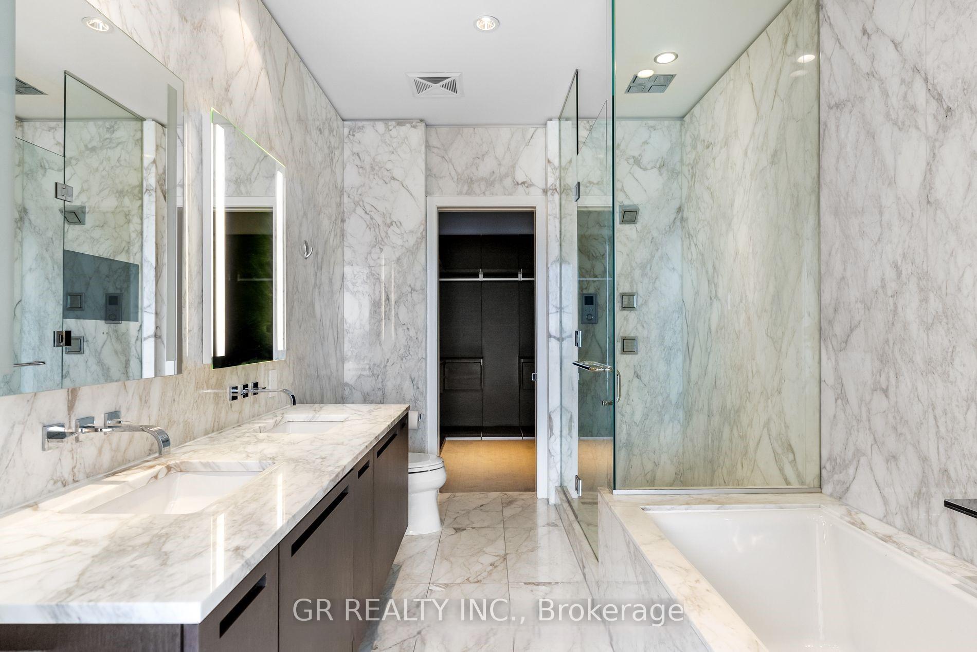 3 Bedrooms Condo at 180 University,  Toronto For sale