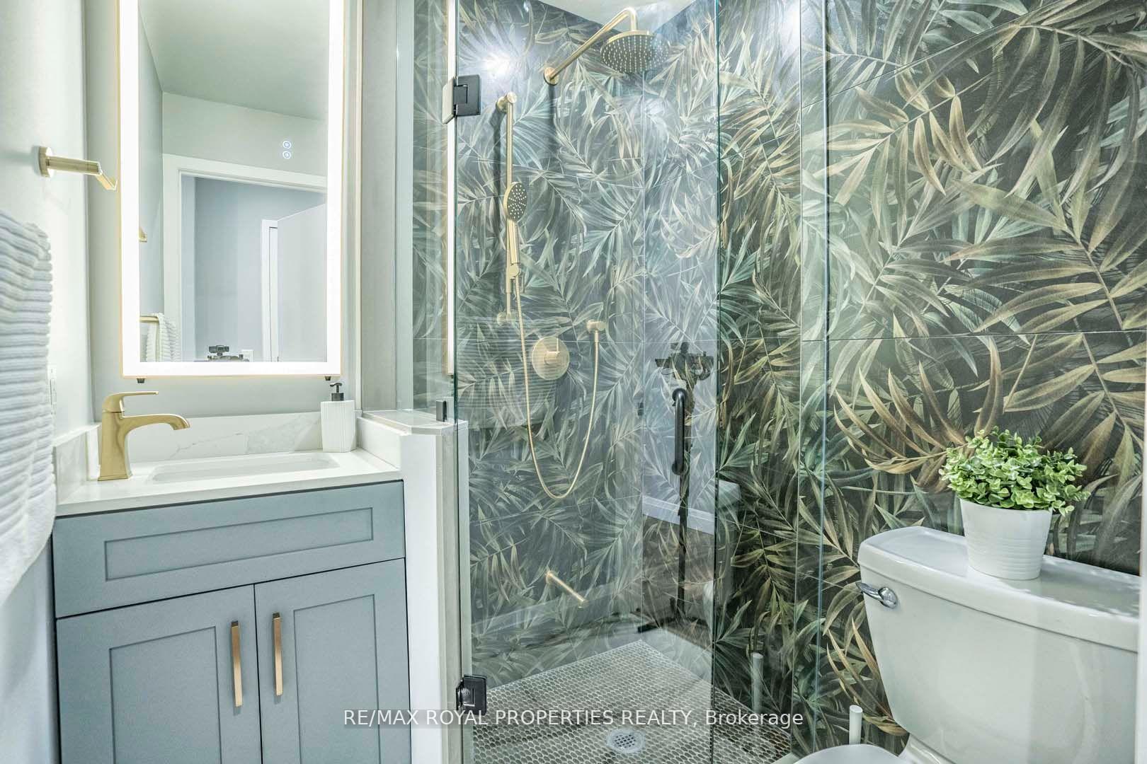 3 Bedrooms Condo at 38 Lee Centre,  Toronto For sale