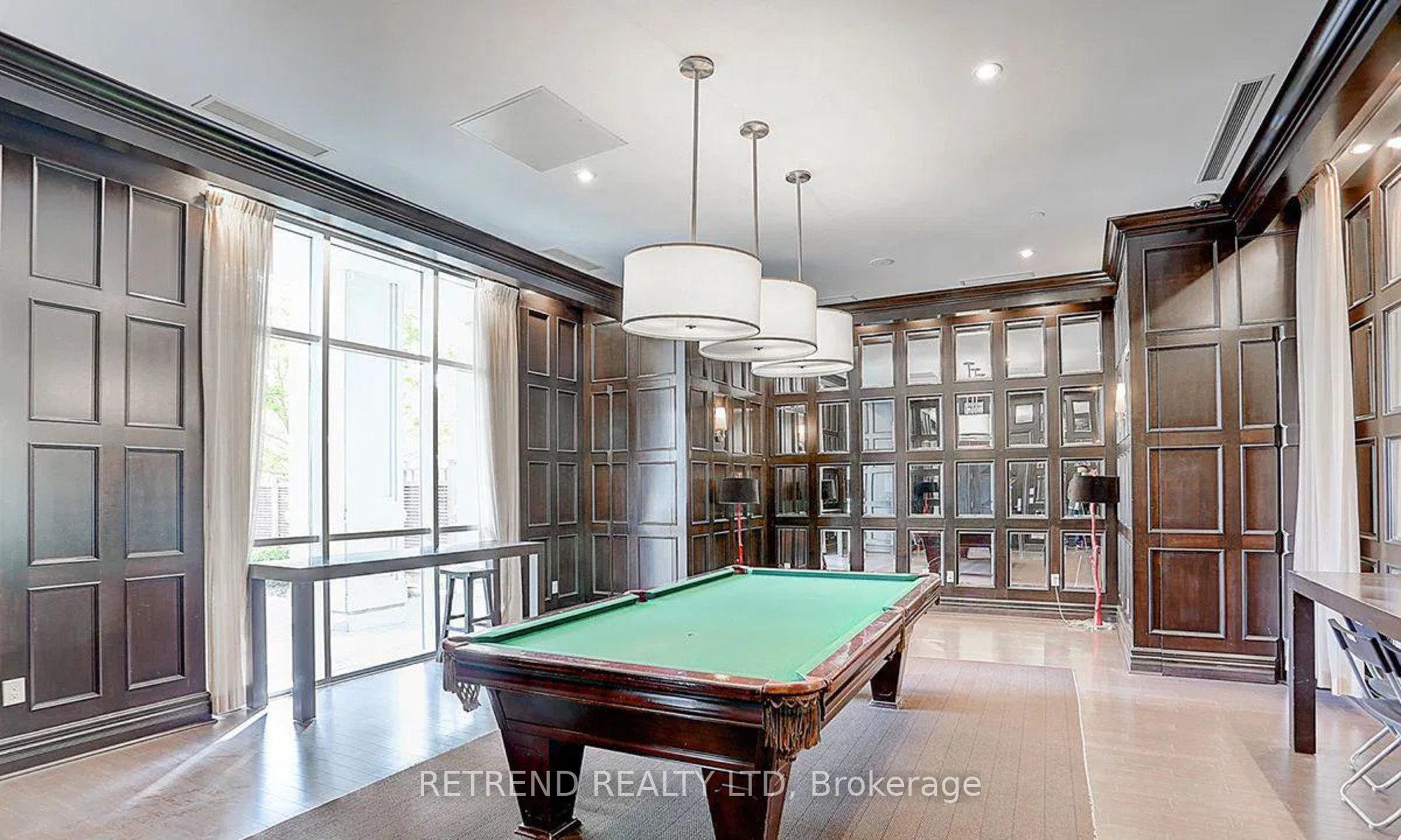 2 Bedrooms Condo at 15 Greenview, Toronto For sale