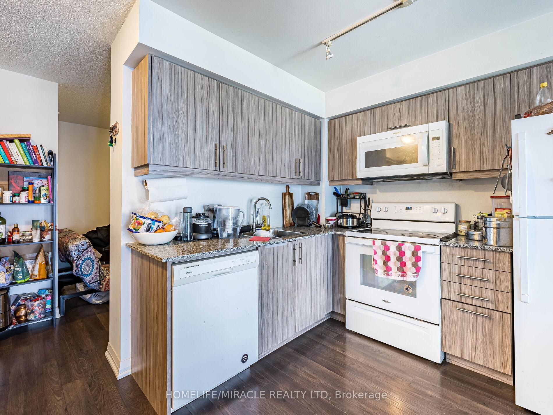3 Bedrooms Condo at 30 Meadowglen, Toronto For sale