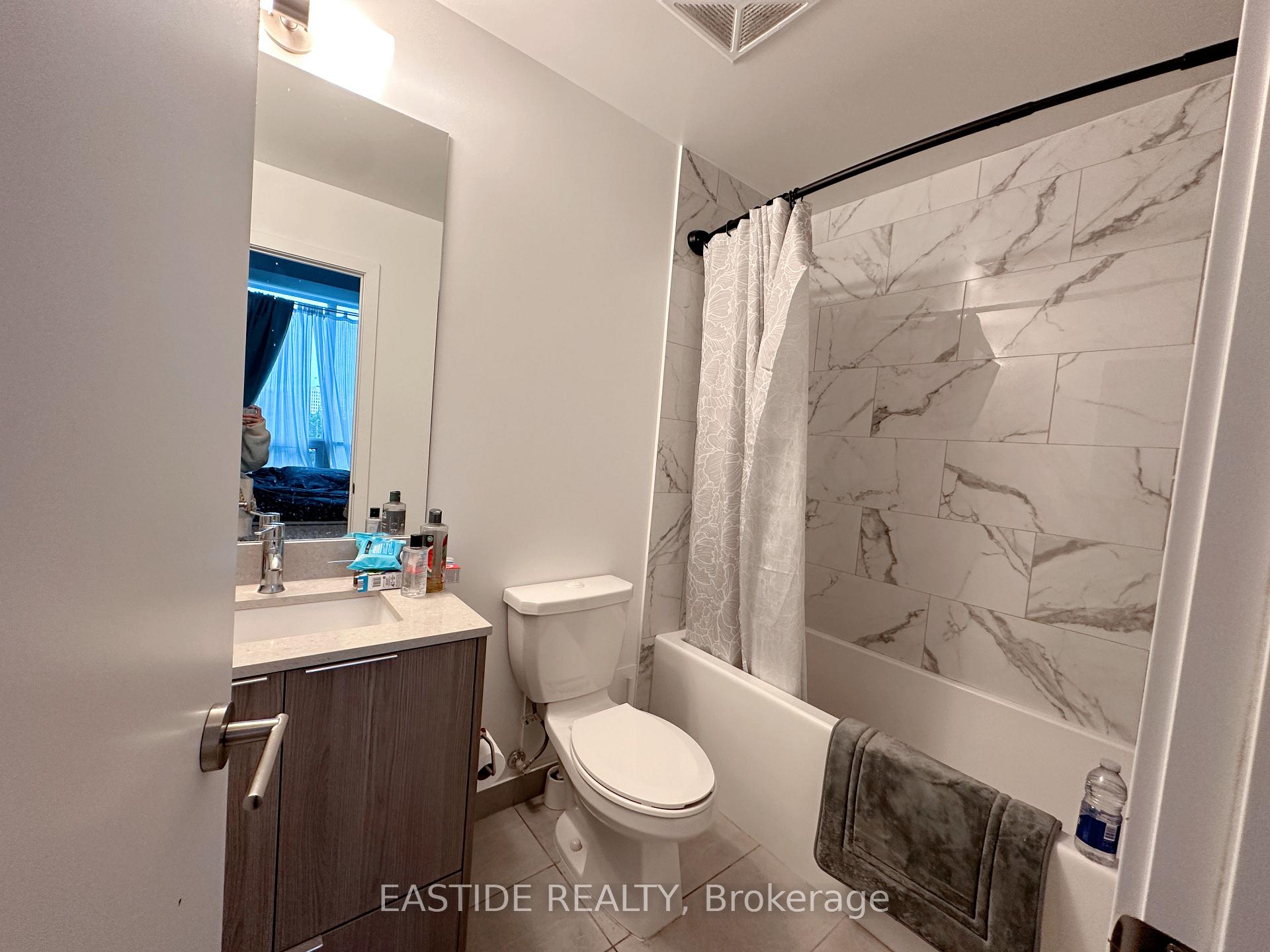 2 Bedrooms Condo at 36 Forest Manor, Toronto For sale