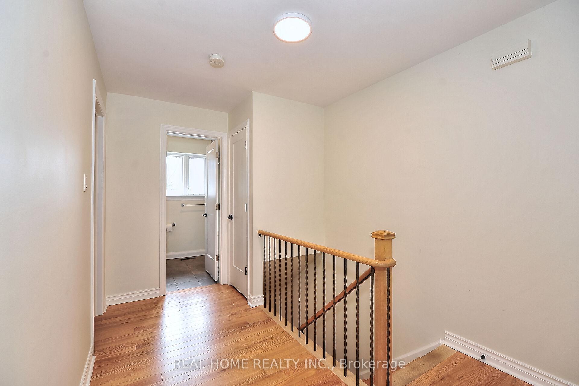 2 Bedrooms Condo at 10 Farina Mill,  Toronto For sale