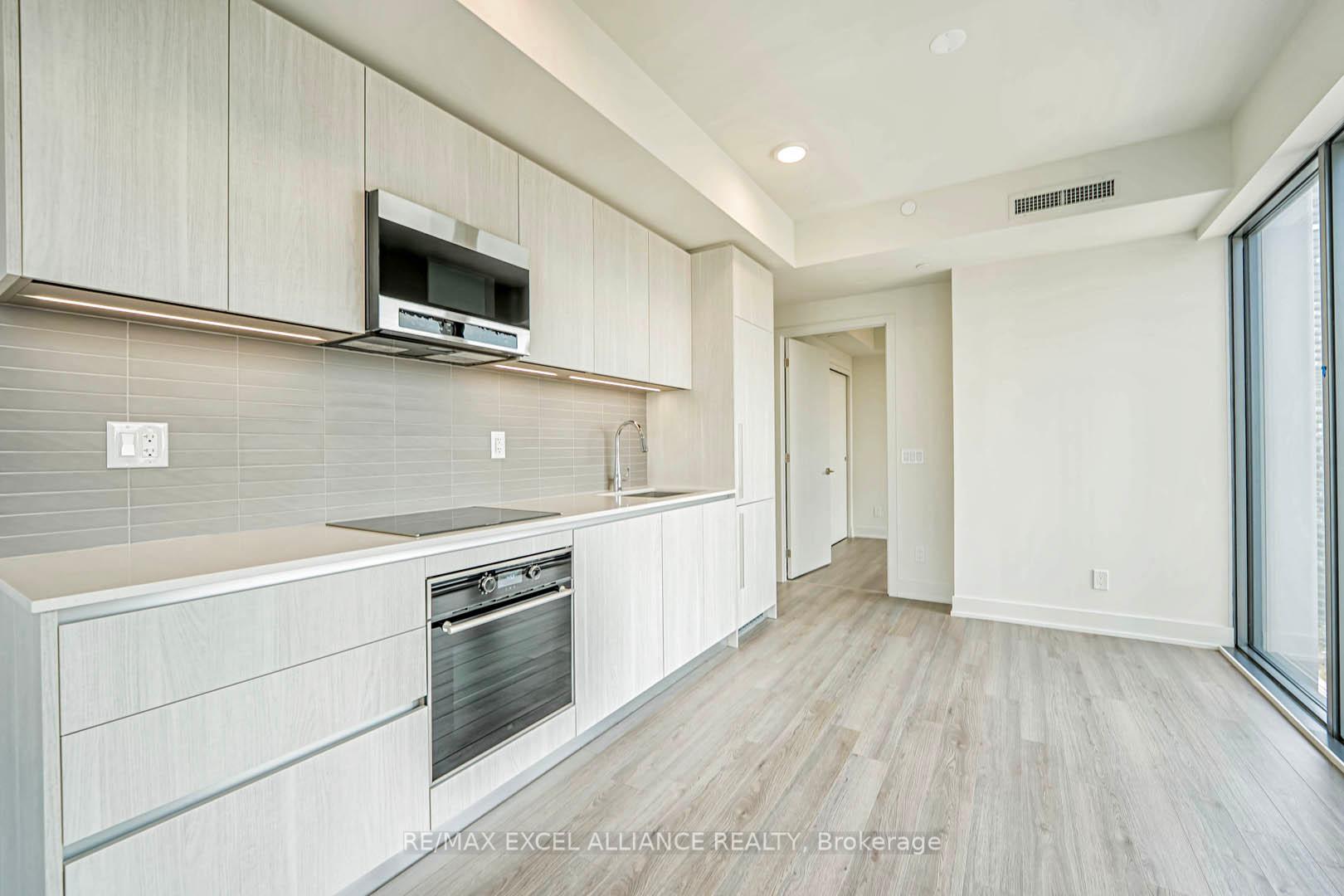 2 Bedrooms Condo at 8 Cumberland,  Toronto For sale