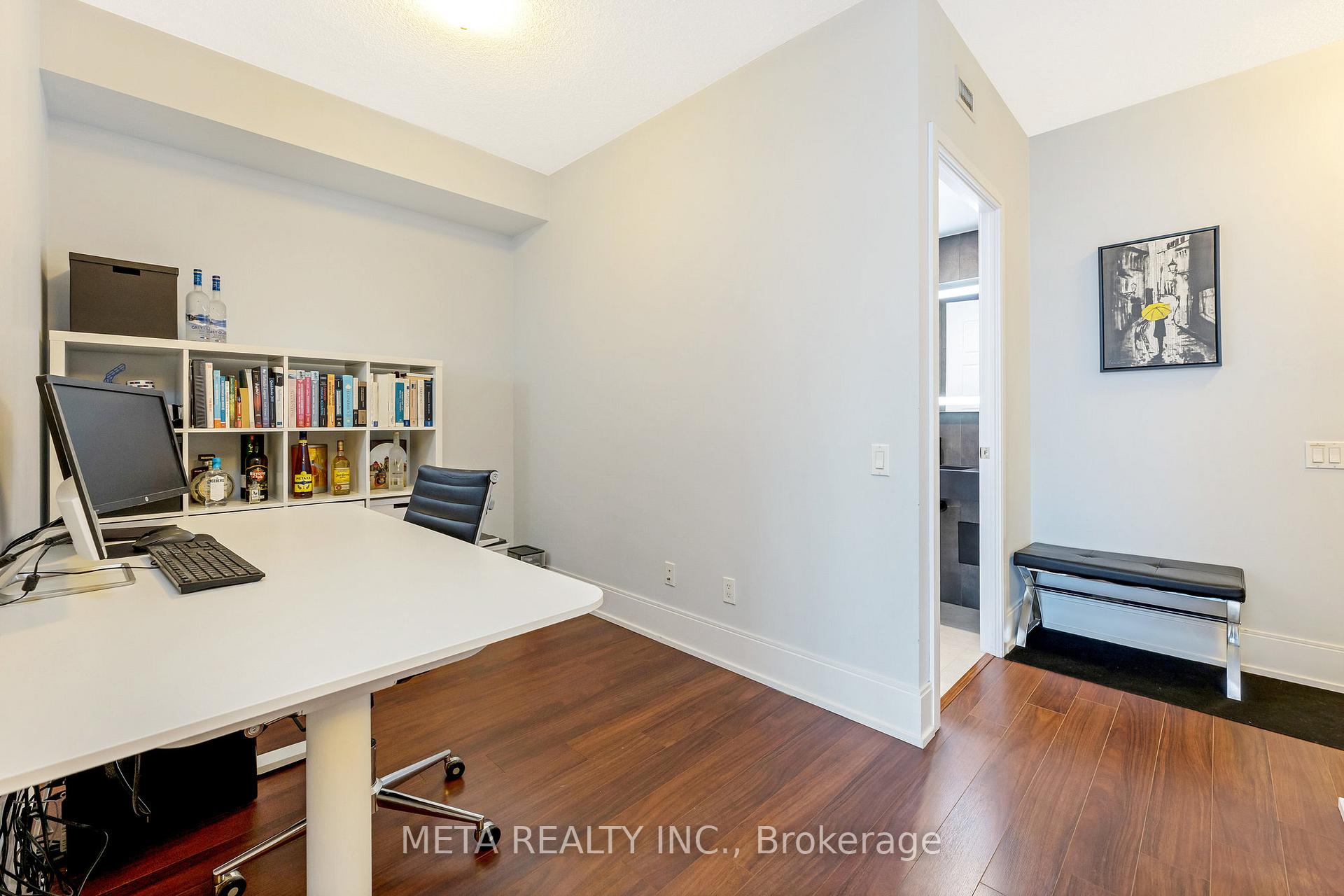 2 Bedrooms Condo at 15 Viking,  Toronto For sale
