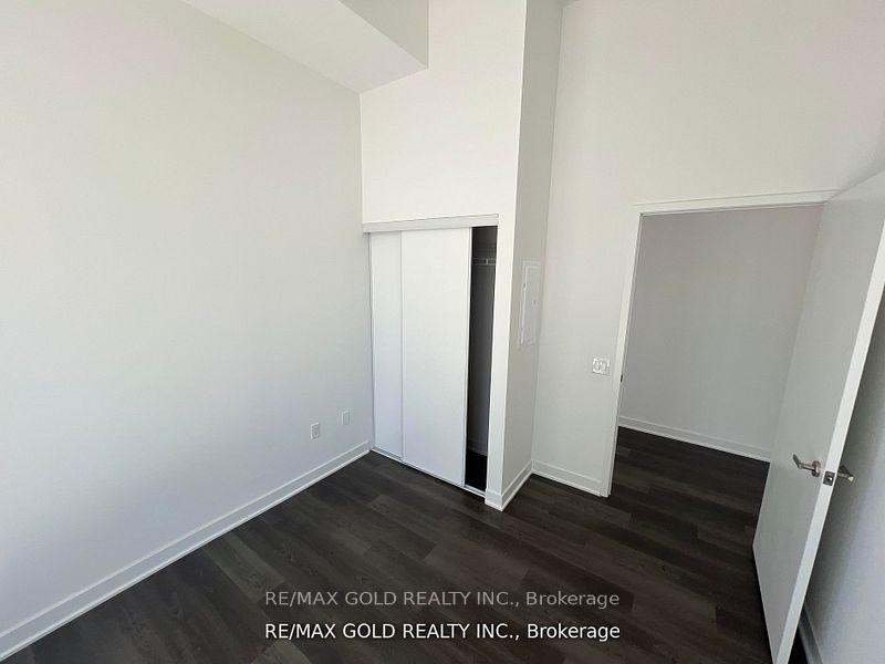 3 Bedrooms Condo at 3900 Confederation, Mississauga For sale
