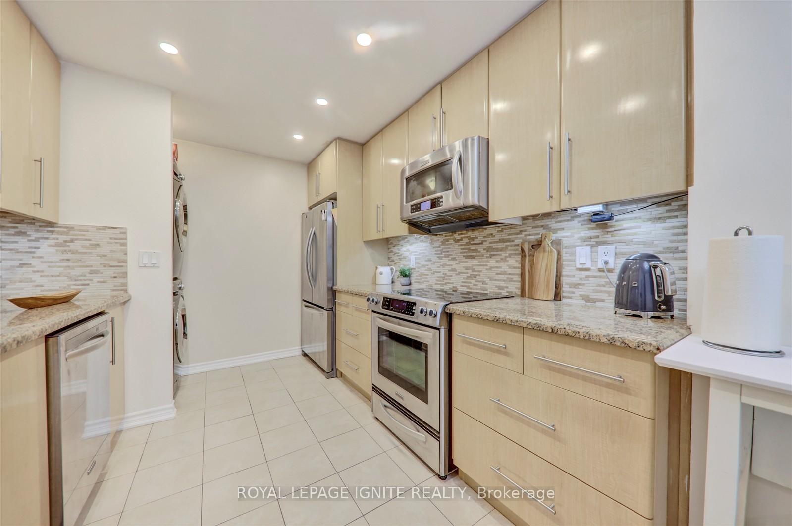 3 Bedrooms Condo at 131 Torresdale, Toronto For sale