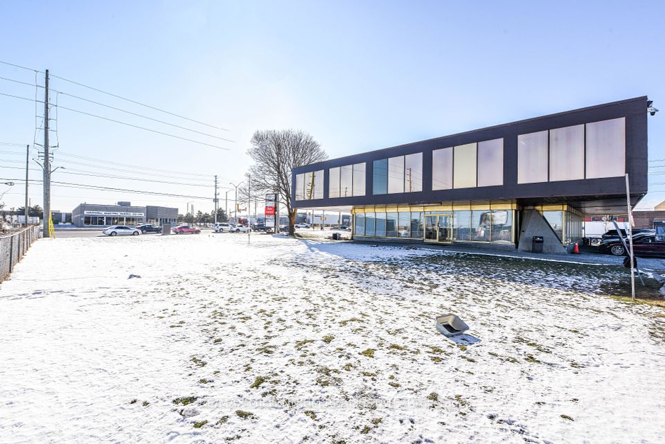 1300 Steeles