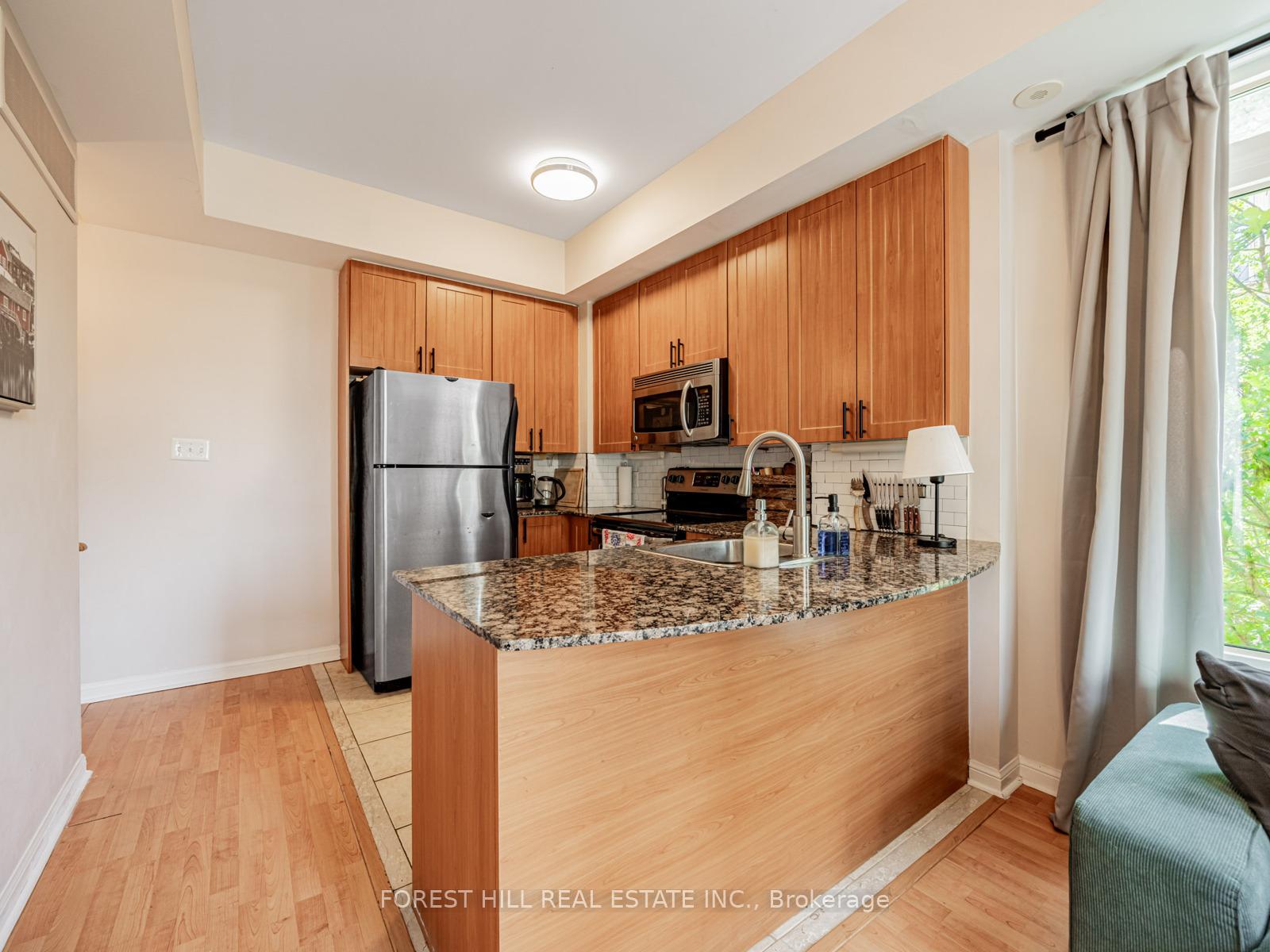 2 Bedrooms Condo at 68 Carr, Toronto For sale