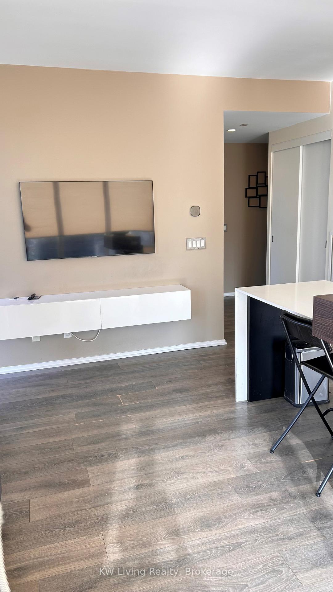 1 Bedroom Condo at 75 St Nicholas, Toronto For sale