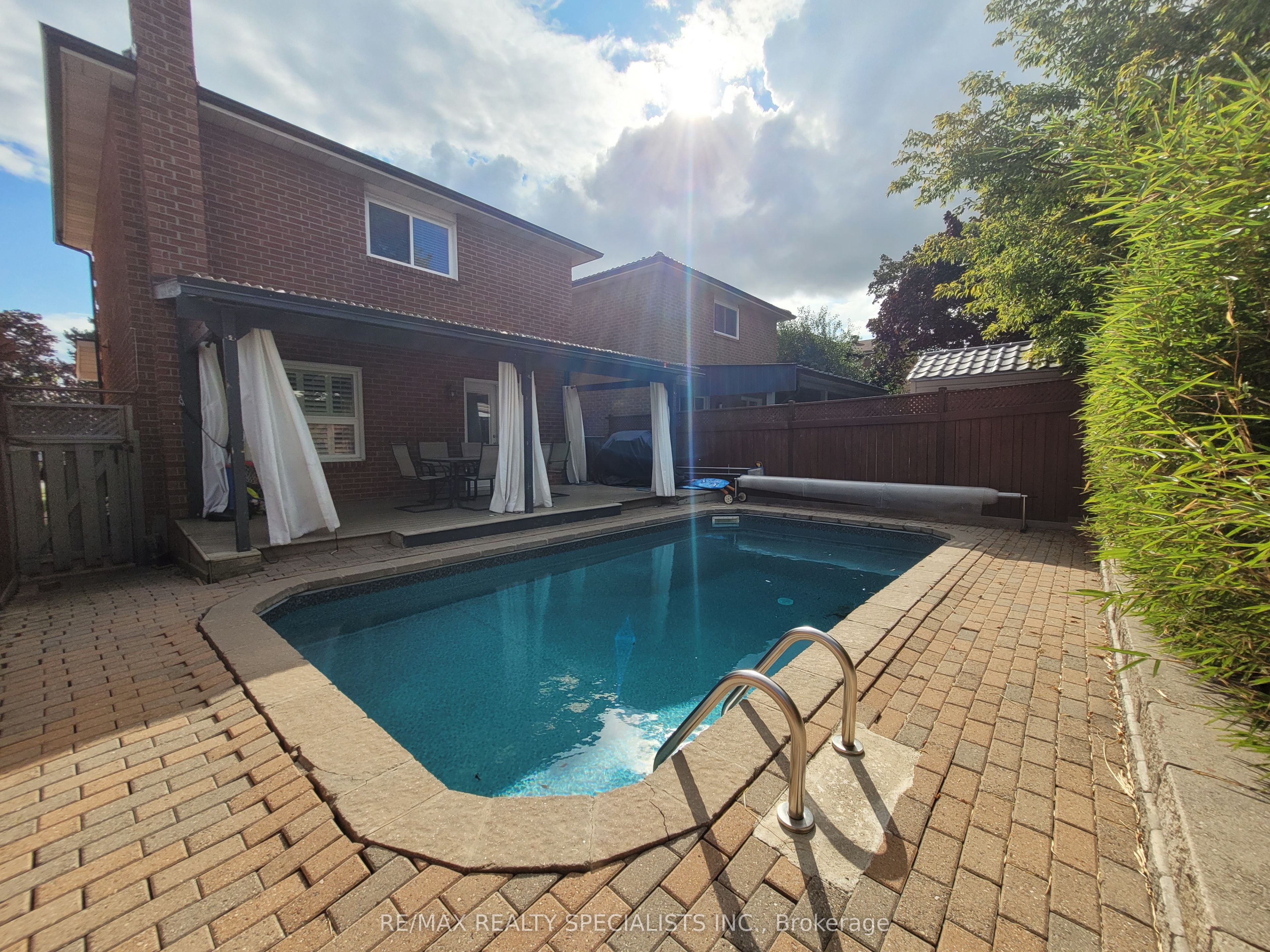 64 Willerton Close, #UPPER