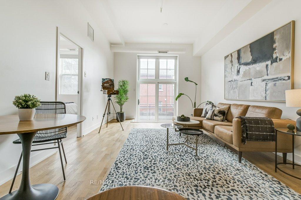 2 Bedrooms Condo at 152 Annette,  Toronto For sale