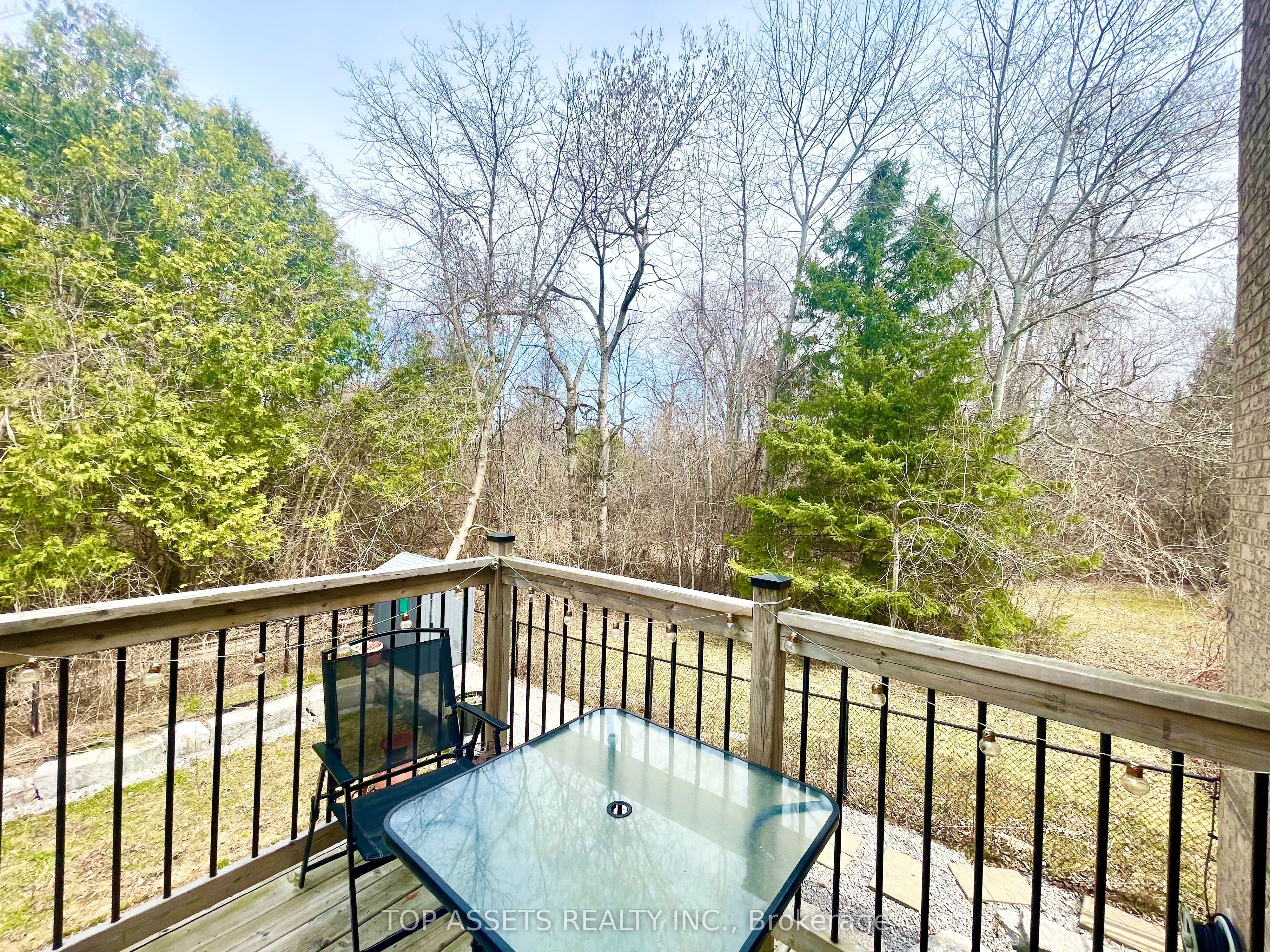 32 Headwater Crescent