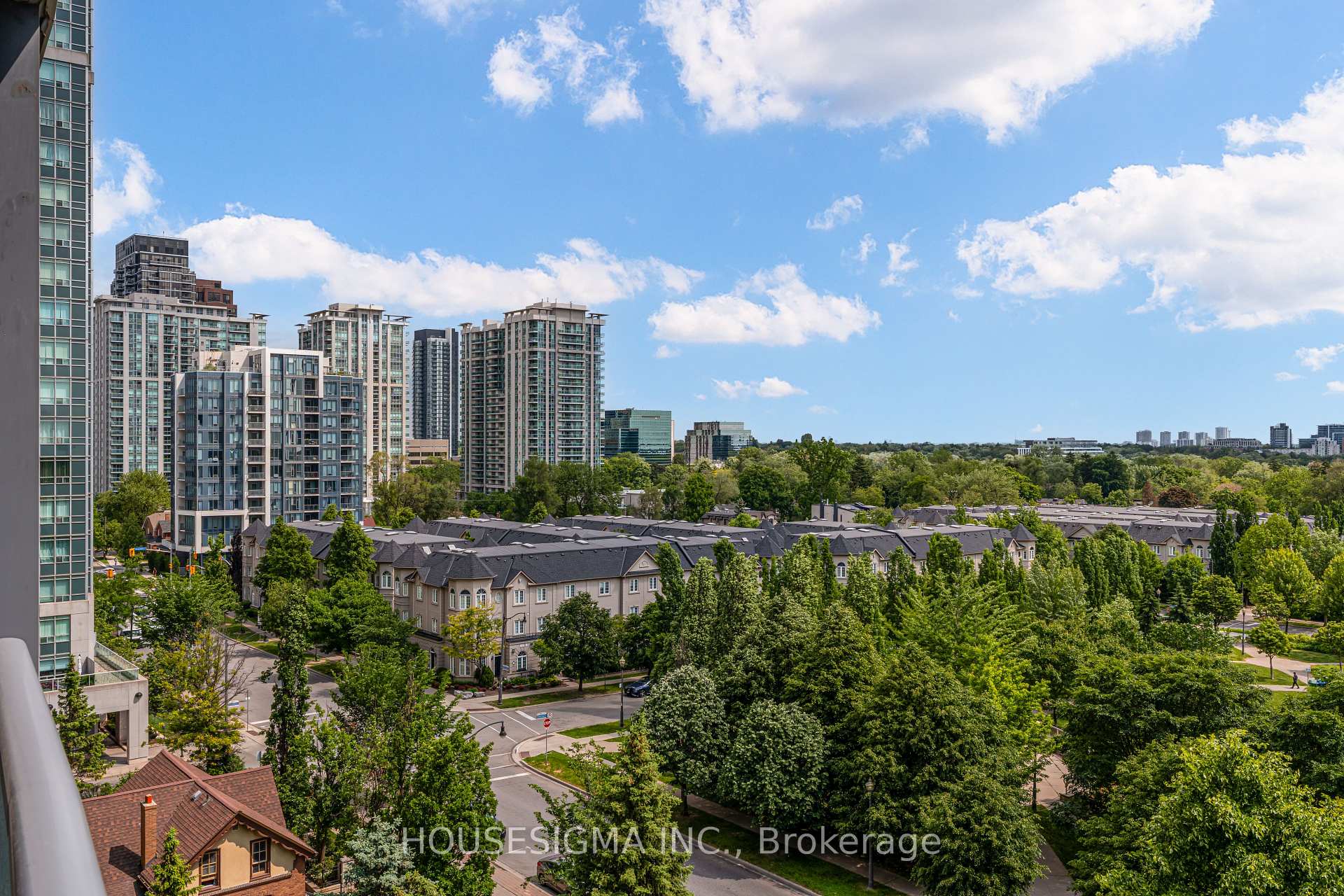 2 Bedrooms Condo at 28 Harrison Garden, Toronto For sale