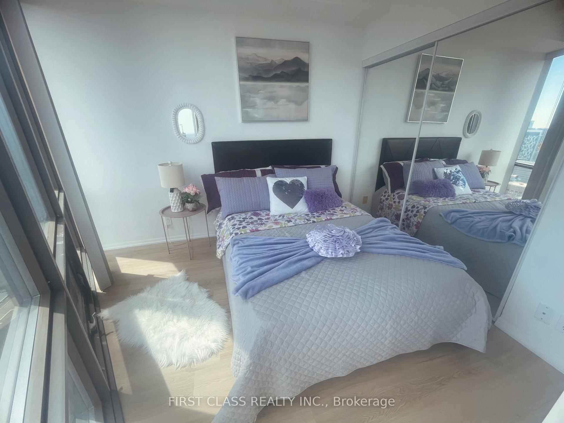 1 Bedroom Condo at 832 Bay,  Toronto For sale
