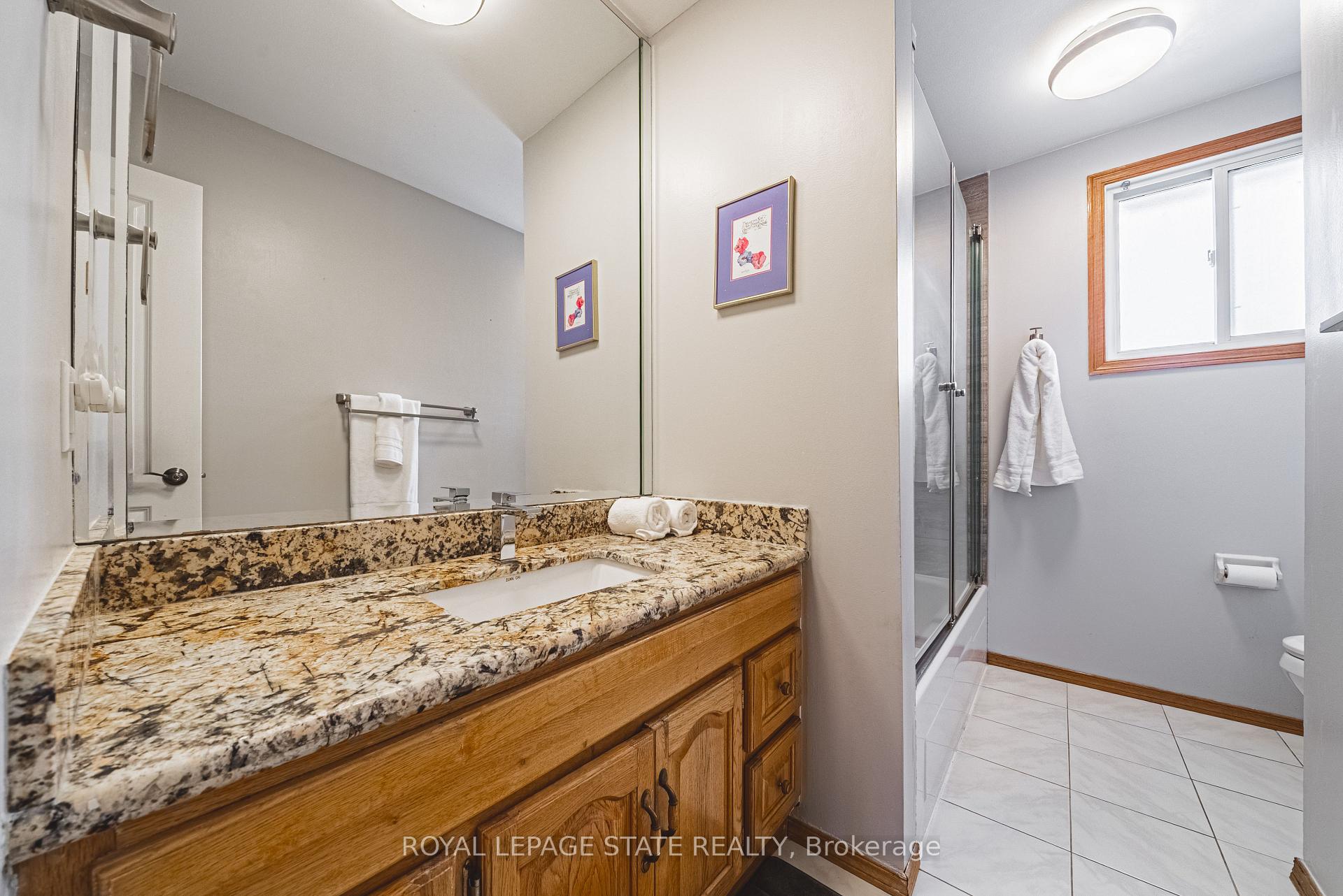 3 Bedrooms Condo at 100 Quigley, Hamilton For sale