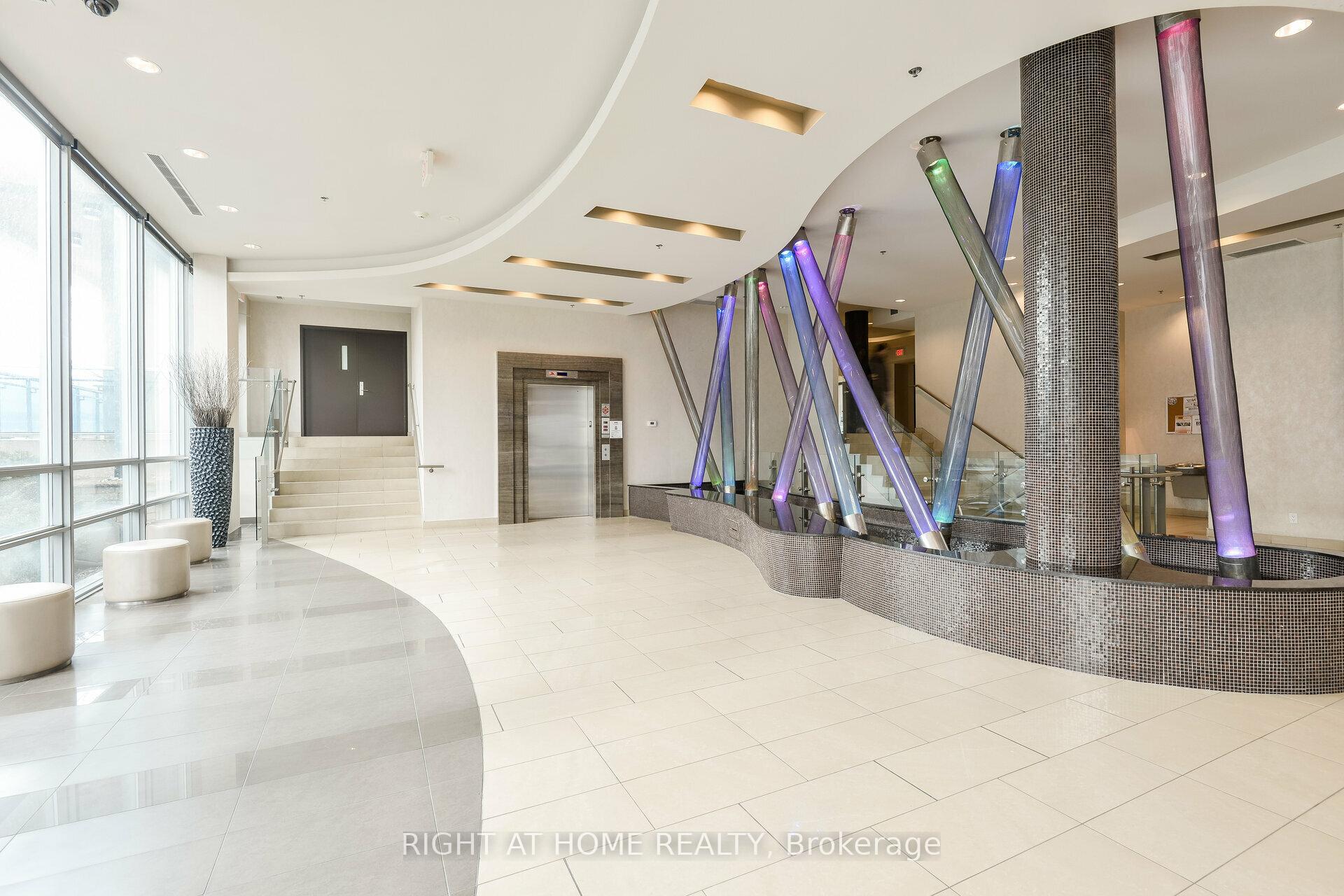2 Bedrooms Condo at 70 Absolute, Mississauga For sale