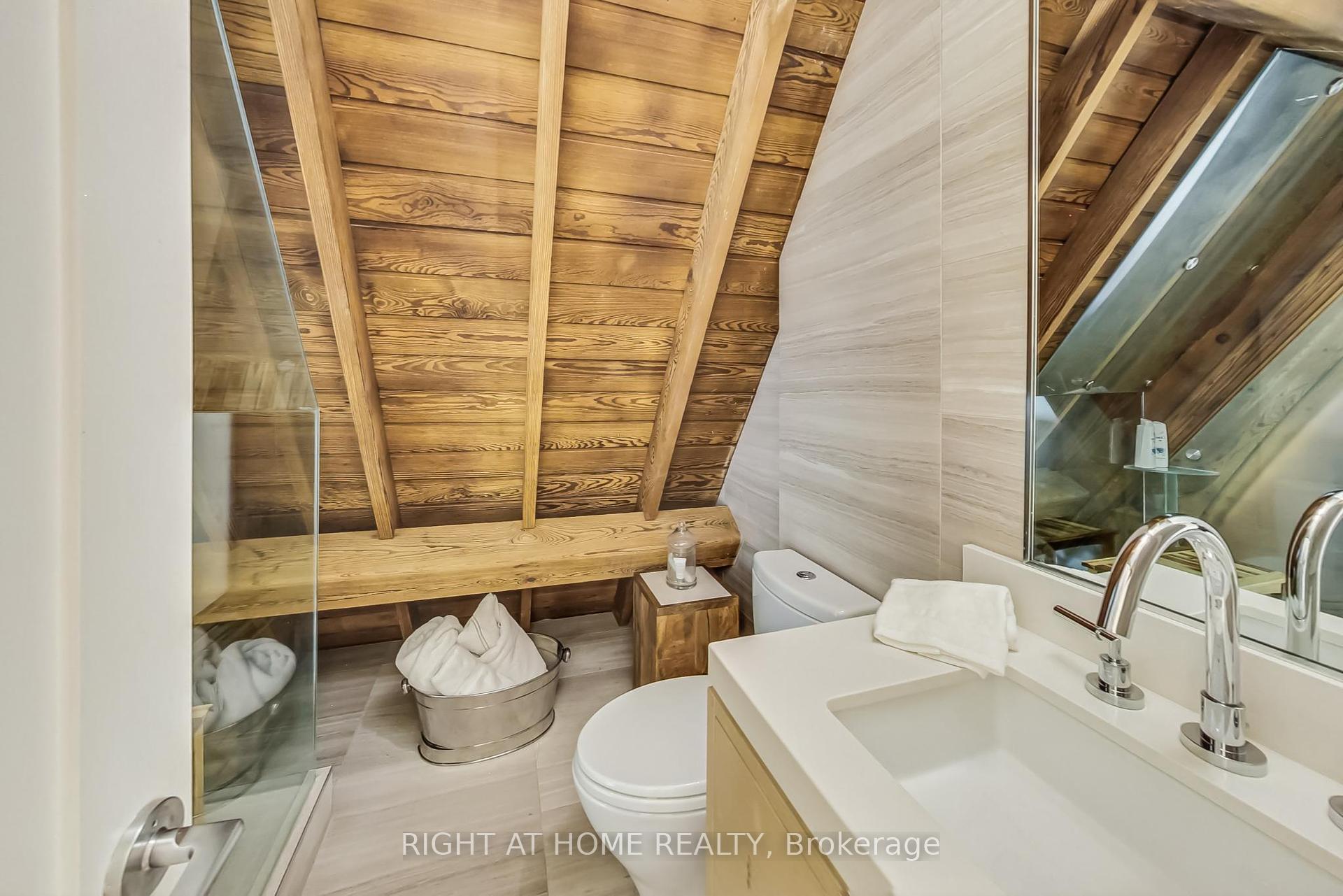 3 Bedrooms Condo at 40 Westmoreland, Toronto For sale