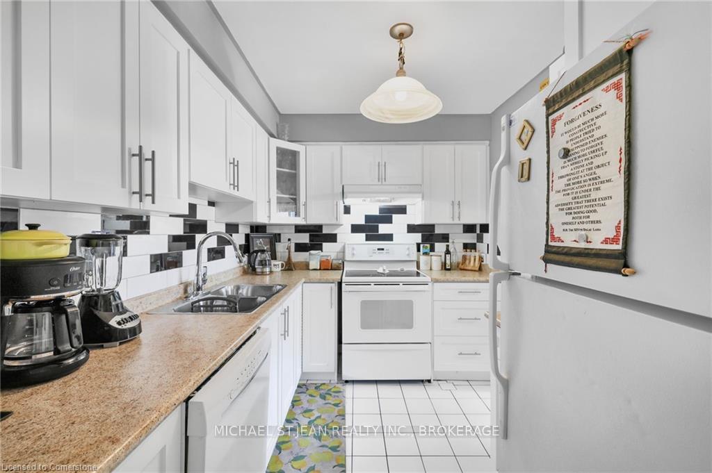3 Bedrooms Condo at 985 Limeridge,  Hamilton For sale