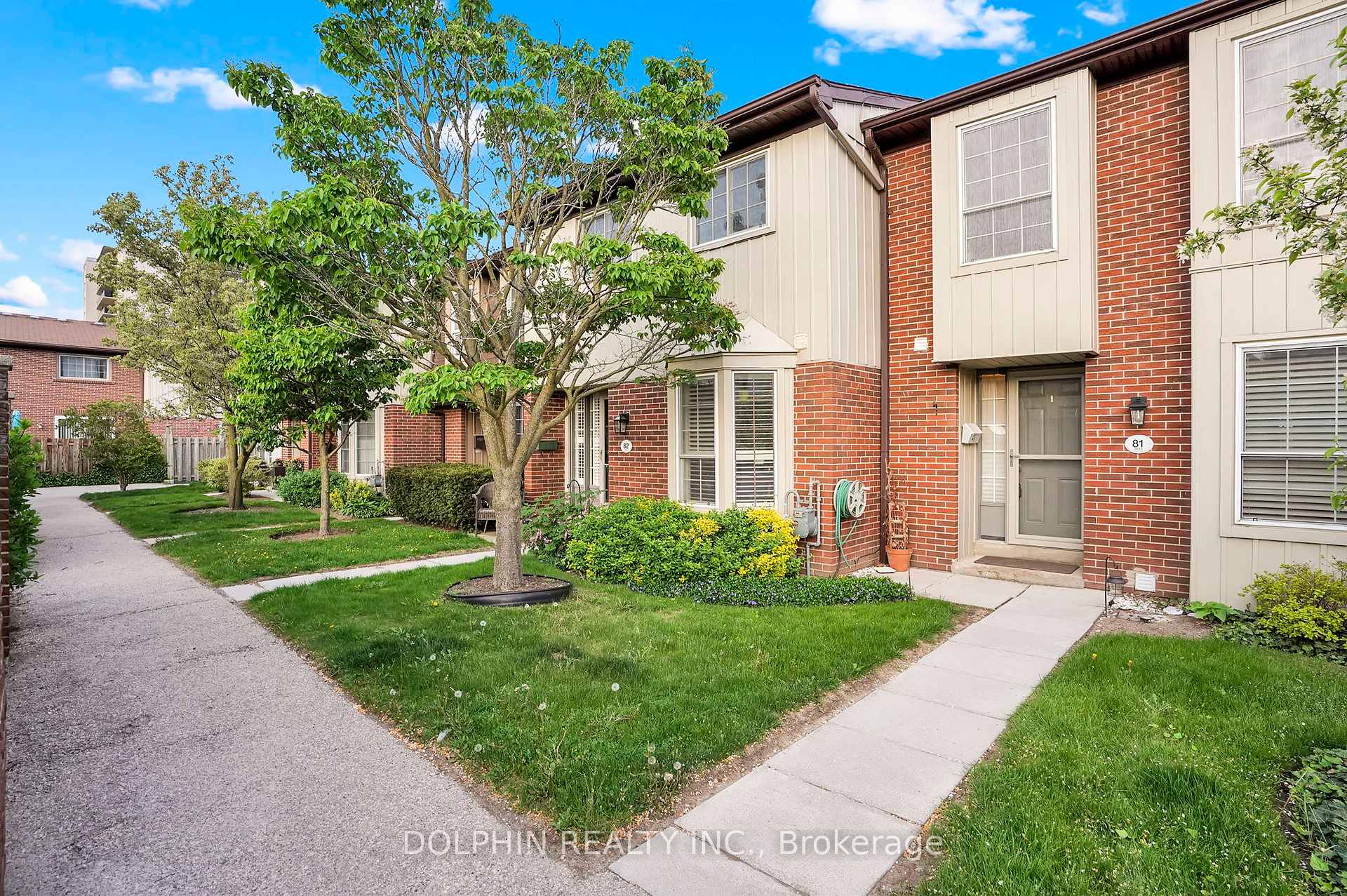 3 Bedrooms Condo at 3033 Glencrest, Burlington For sale
