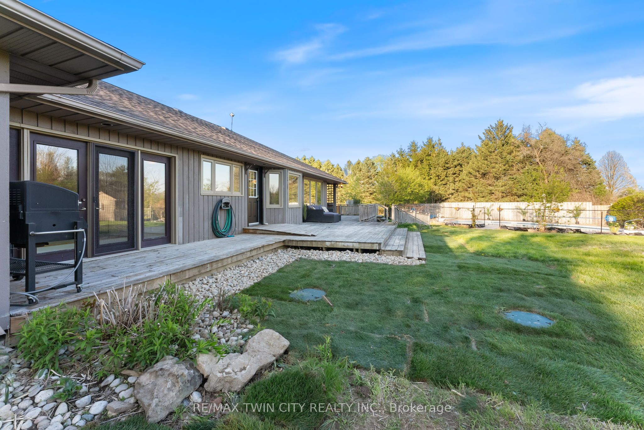 37 River Road