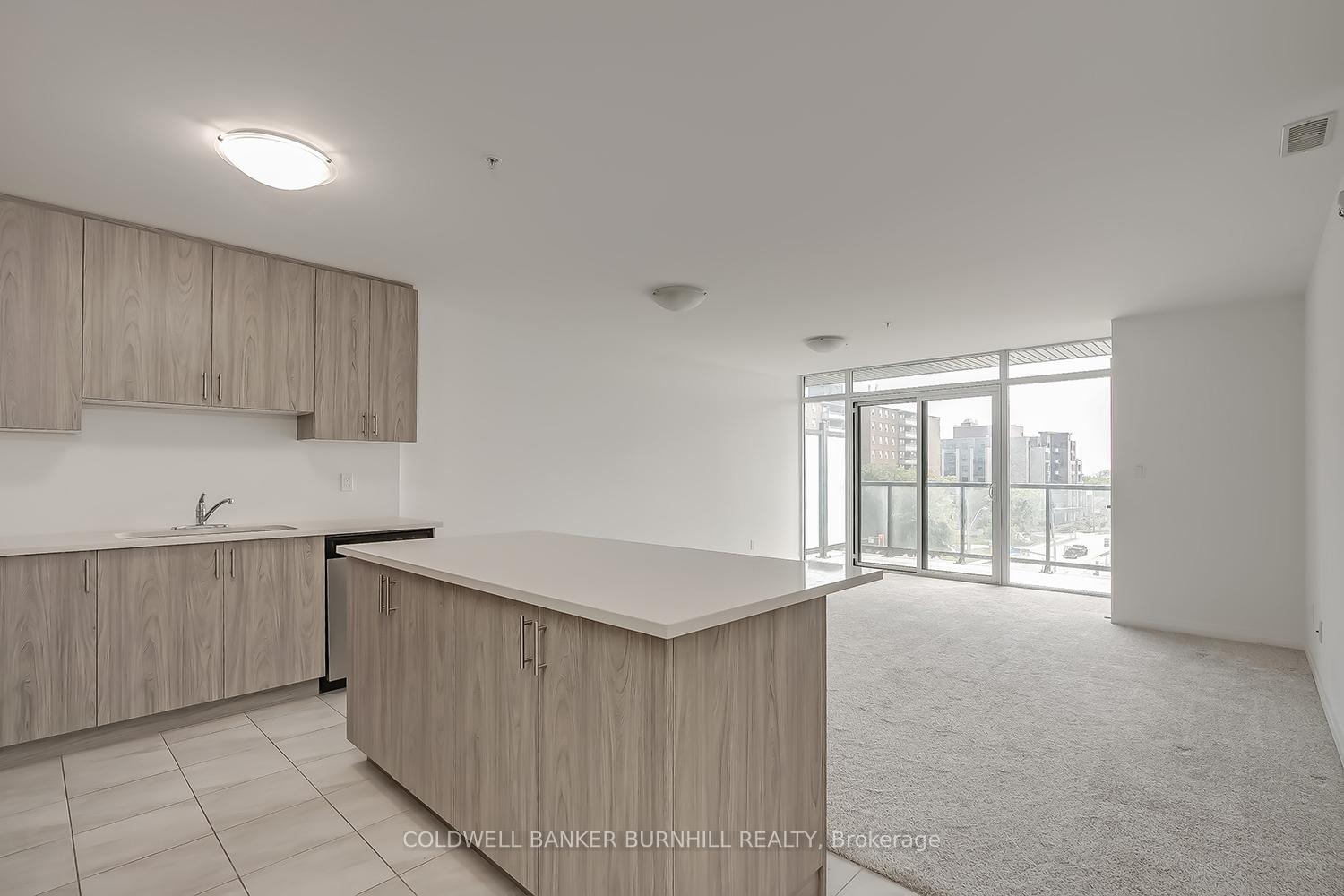 2 Bedrooms Condo at 5 Hamilton, Hamilton For sale