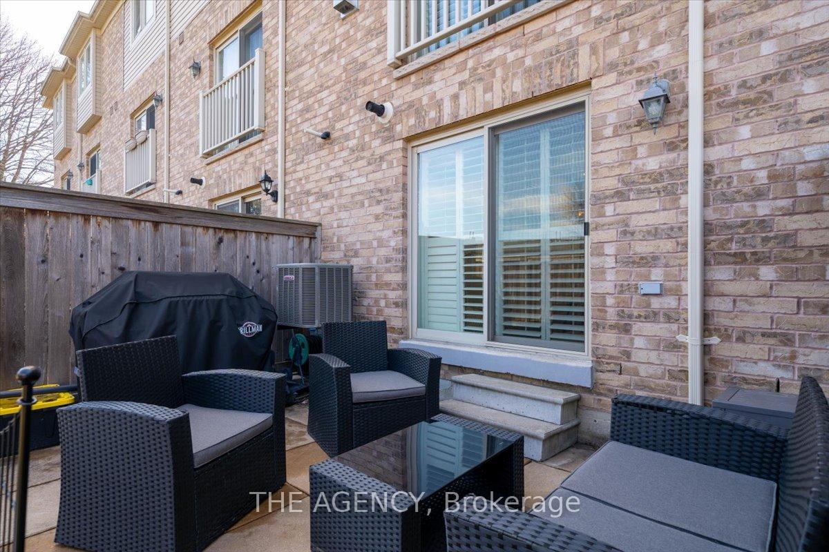 3 Bedrooms Condo at 6625 Falconer, Mississauga For sale