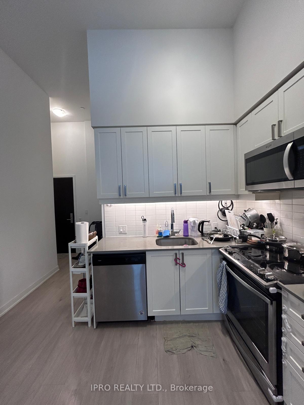 2 Bedrooms Condo at 8 Nahani, Mississauga For sale