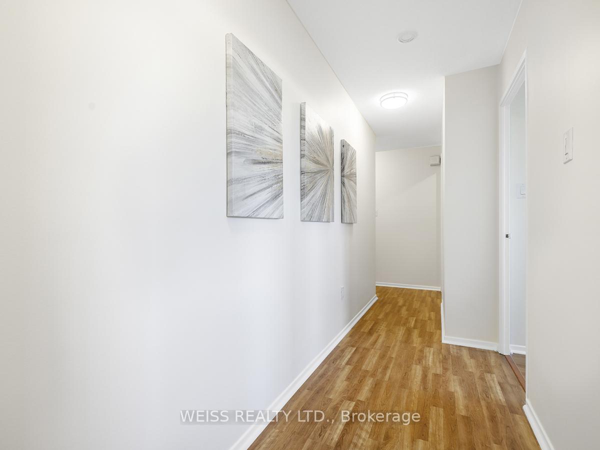3 Bedrooms Condo at 150 Neptune,  Toronto For sale
