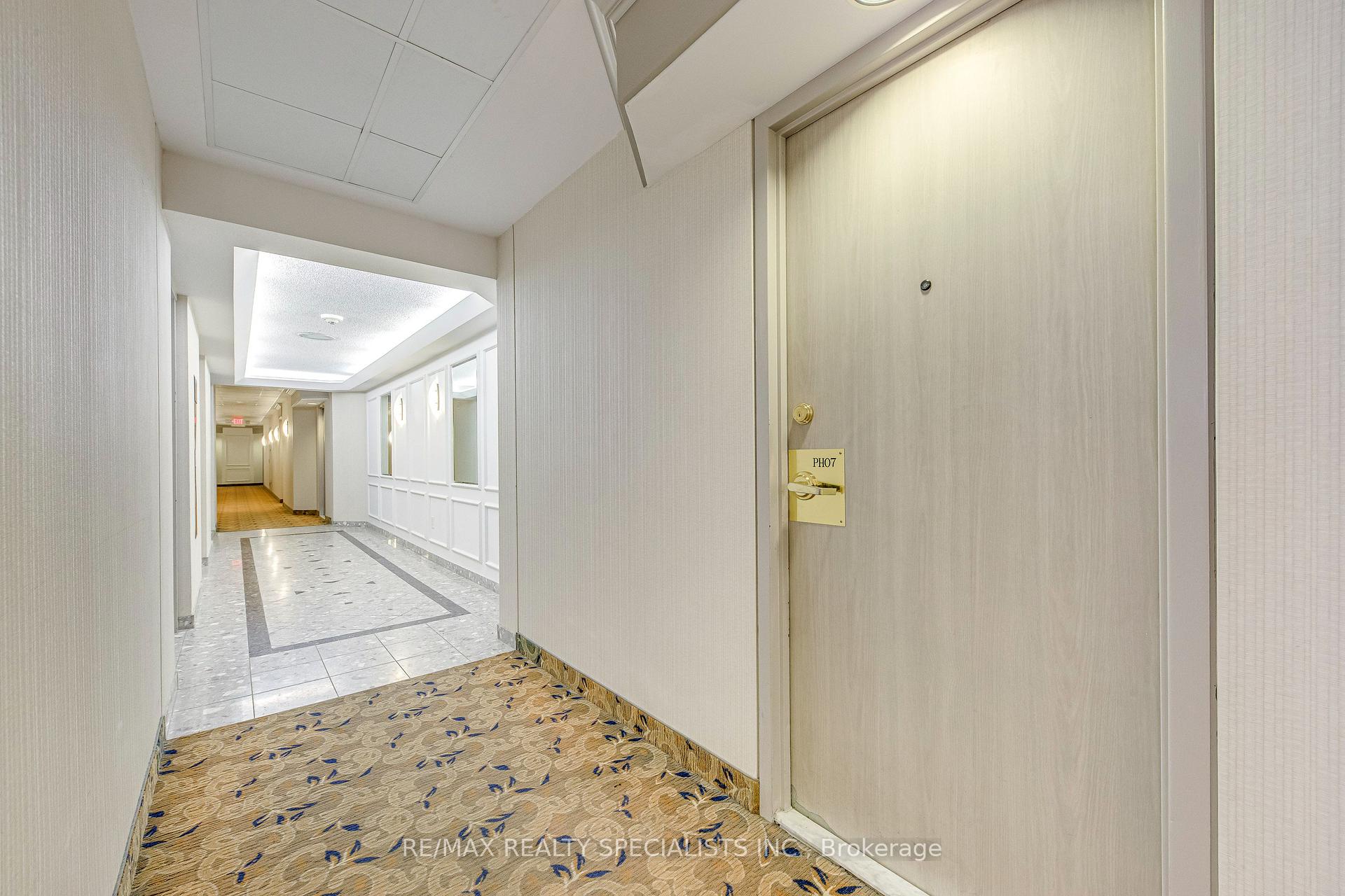2 Bedrooms Condo at 2177 Burnhamthorpe, Mississauga For sale