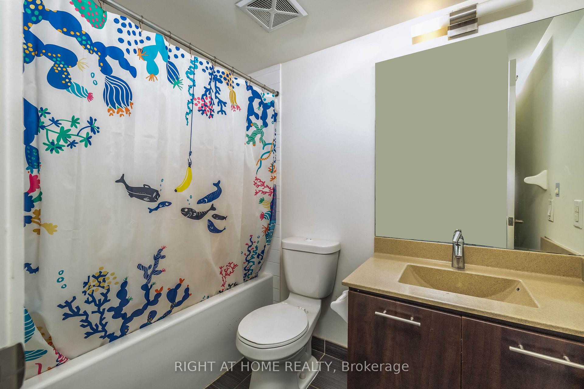 3 Bedrooms Condo at 125 Village Green,  Toronto For sale