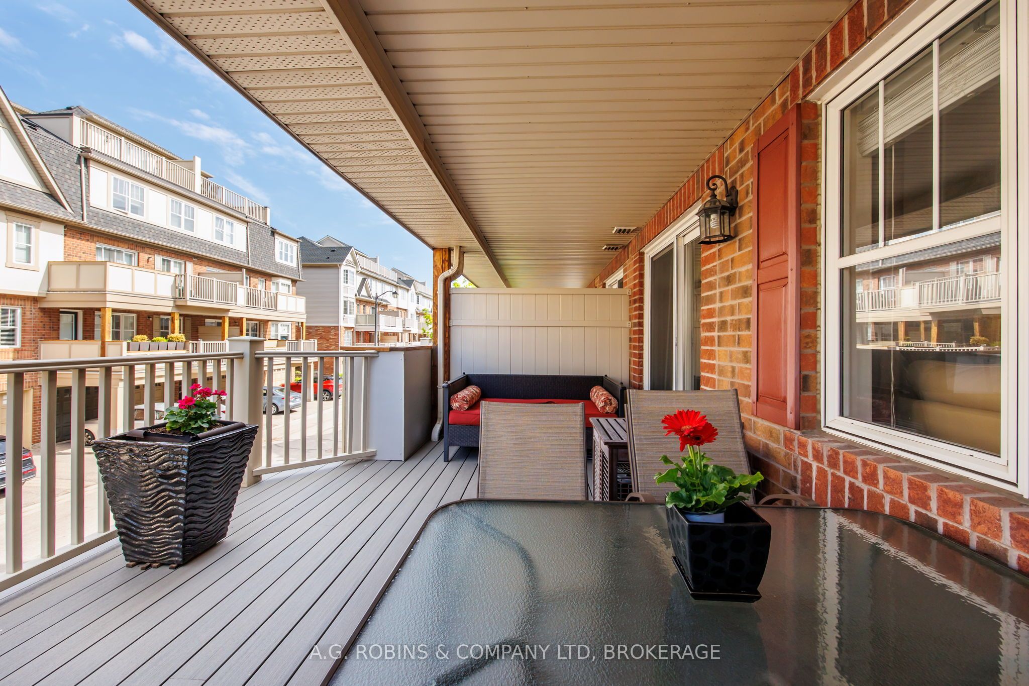 595 Dundas Street W, #4