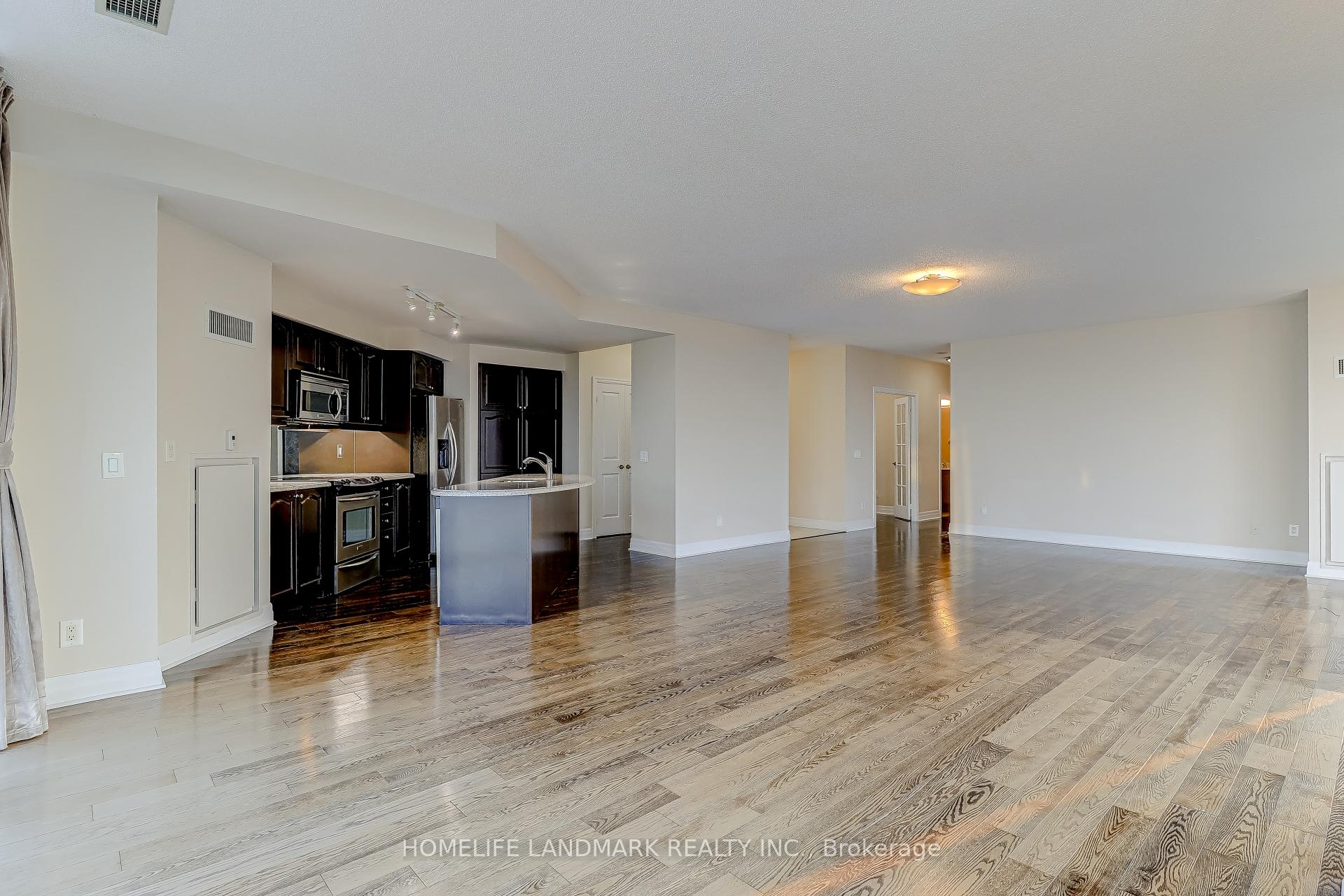 3 Bedrooms Condo at 58 Marine Parade, Toronto For sale