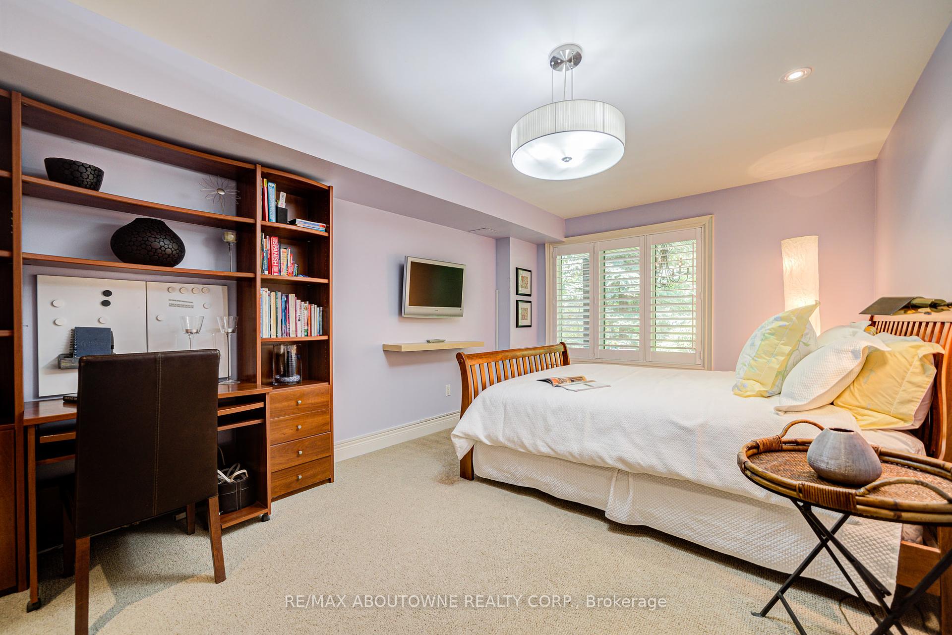 2 Bedrooms Condo at 1169 Dorval, Oakville For sale
