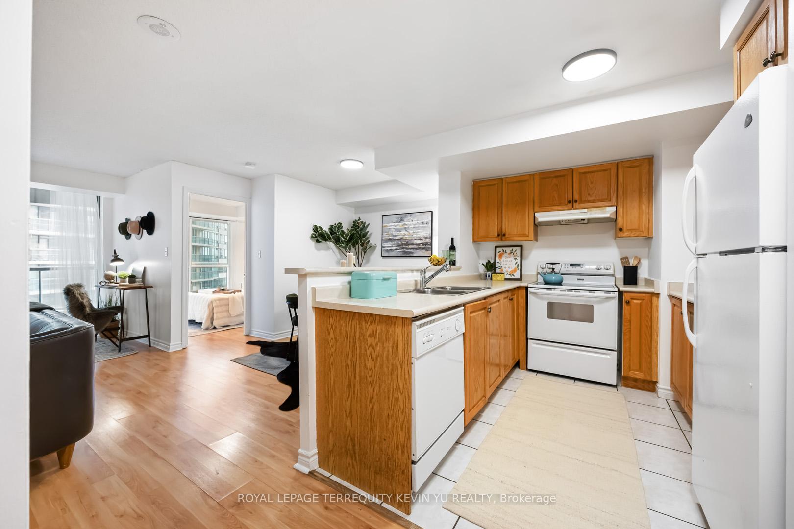 2 Bedrooms Condo at 7 Lorraine, Toronto For sale
