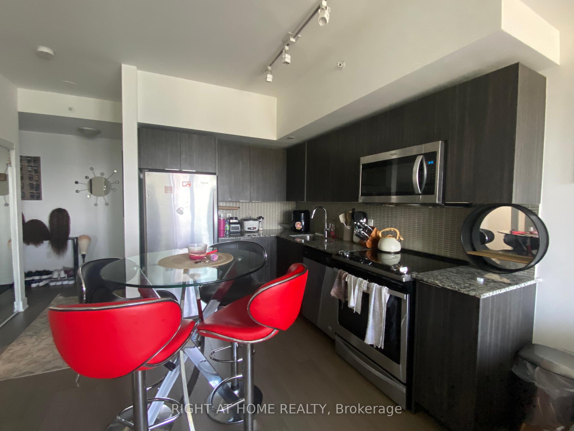 2 Bedrooms Condo at 30 Shore Breeze, Toronto For sale
