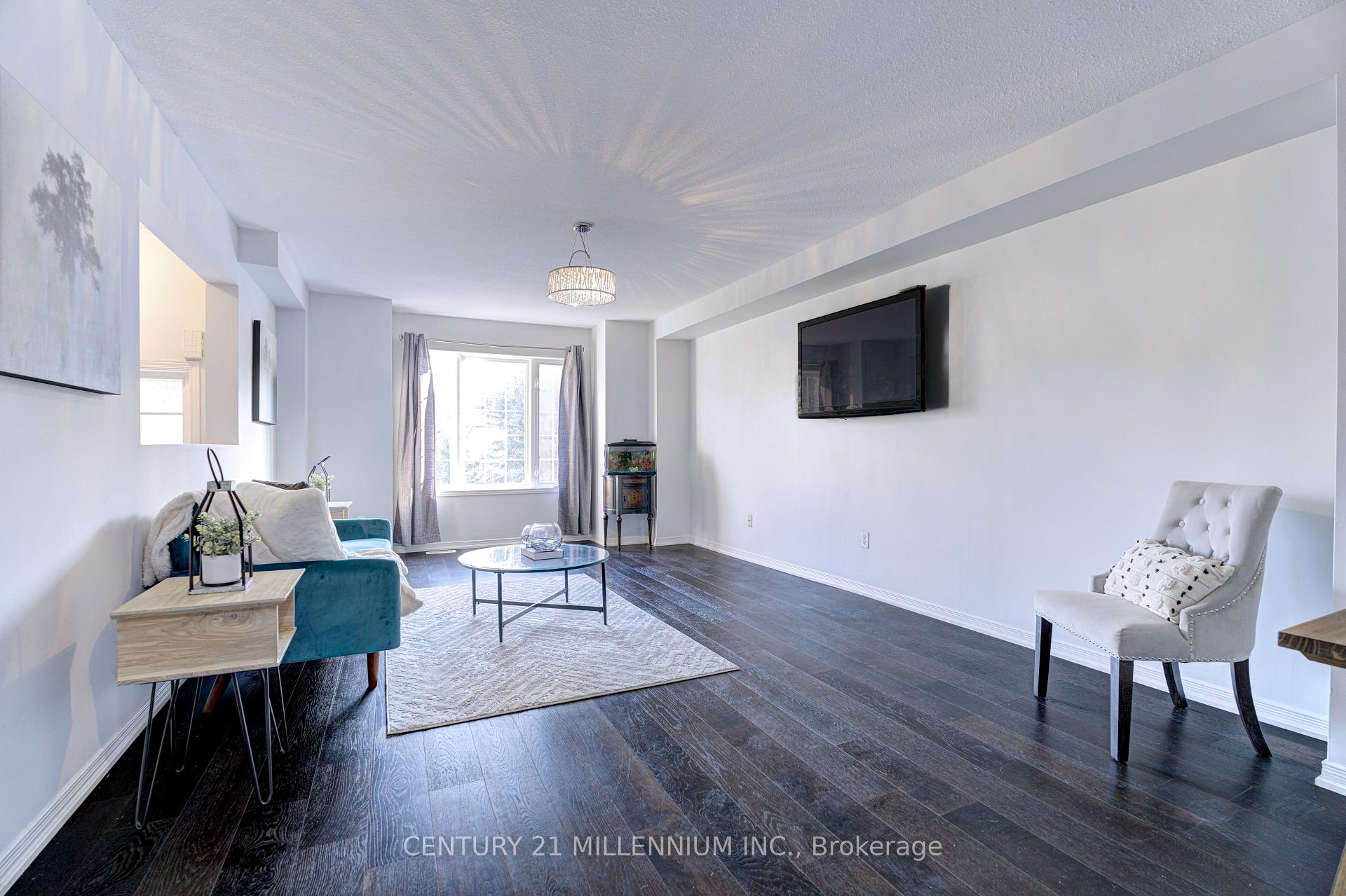 3 Bedrooms Condo at 151 Green,  Hamilton For sale
