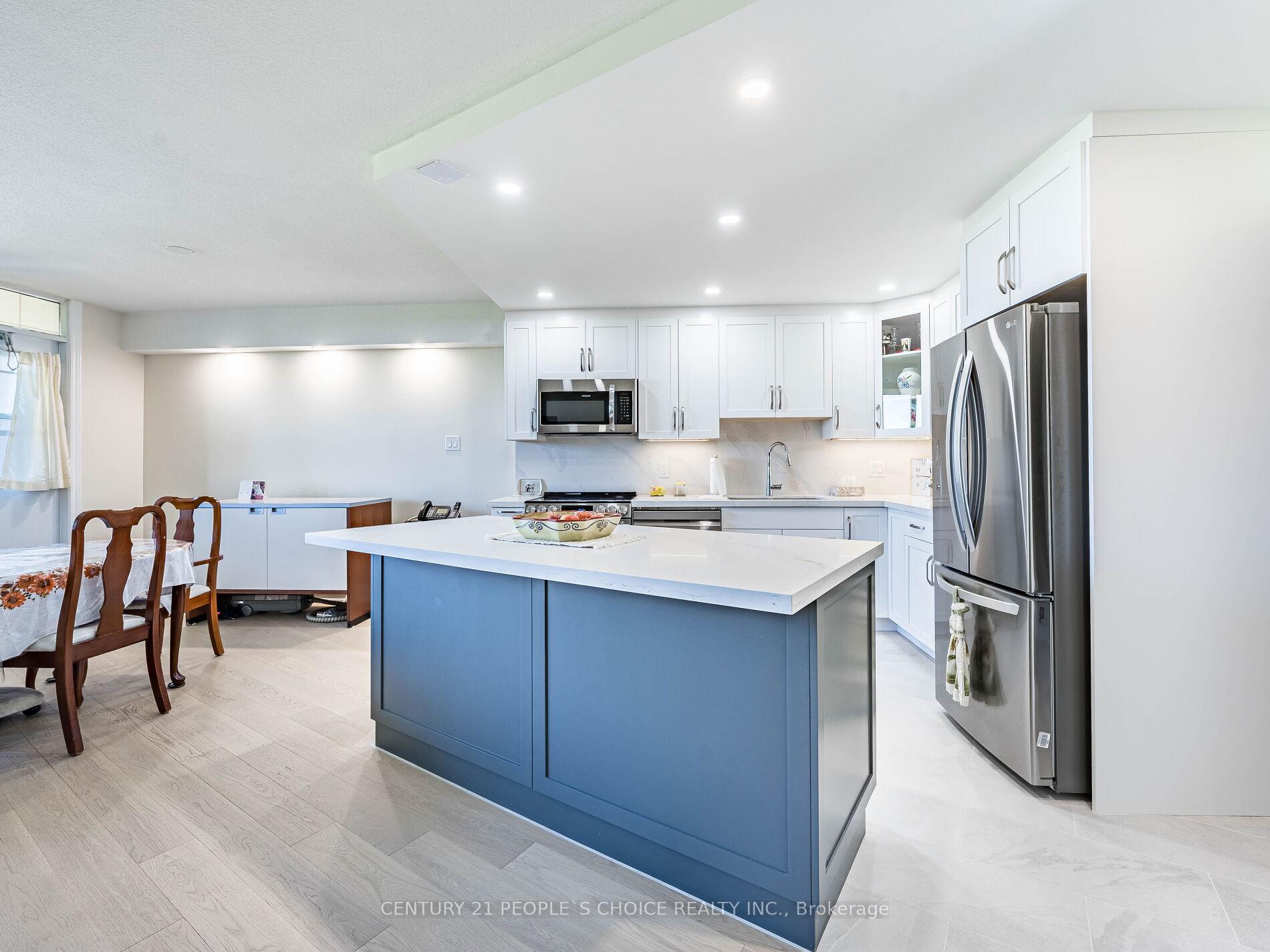 2 Bedrooms Condo at 451 The West Mall, Toronto For sale