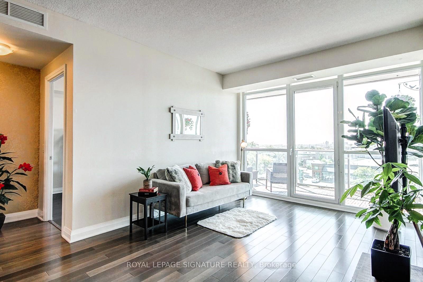 3 Bedrooms Condo at 1055 Southdown, Mississauga For sale