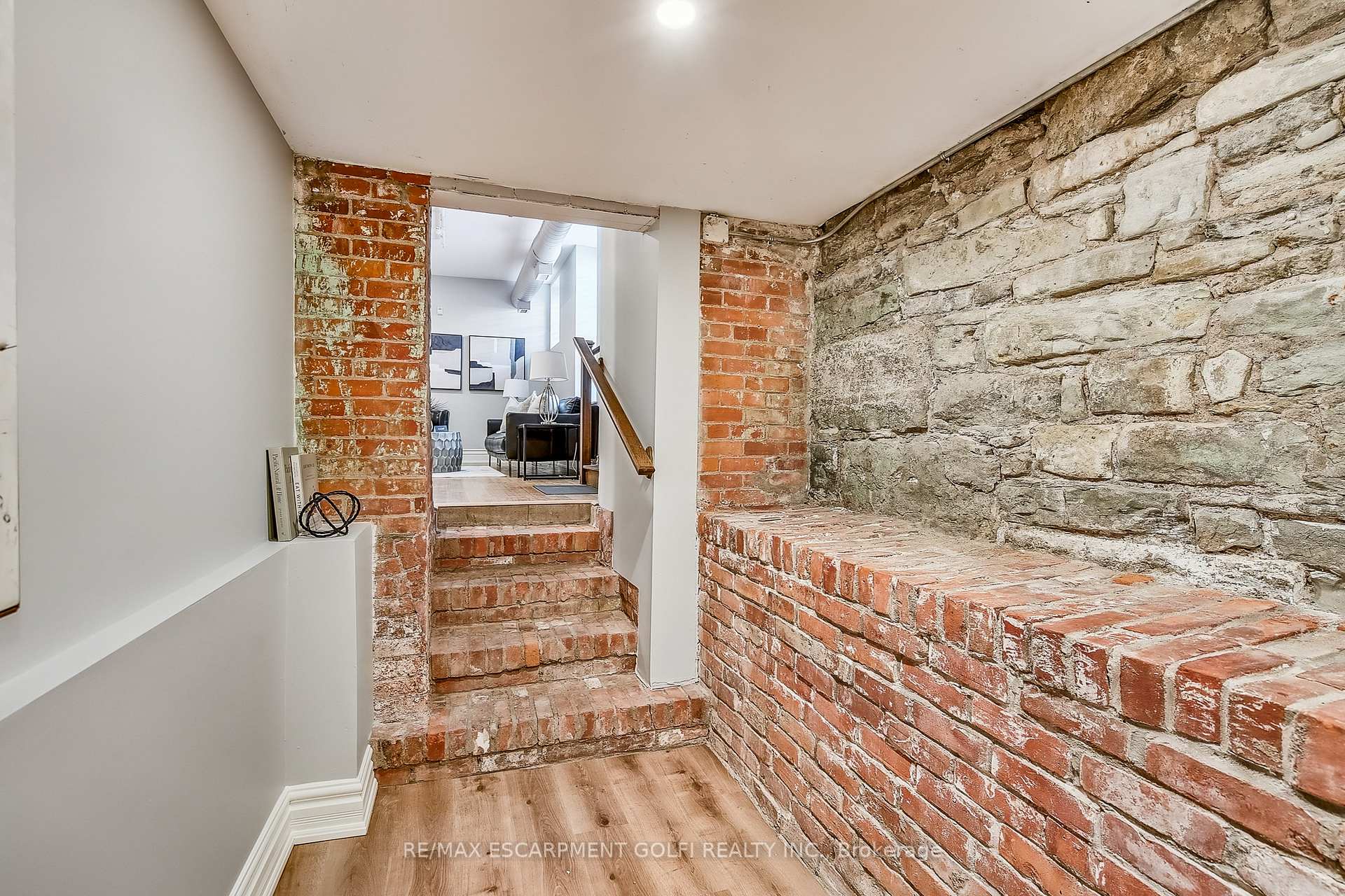 1 Bedroom Condo at 200 STINSON, Hamilton For sale