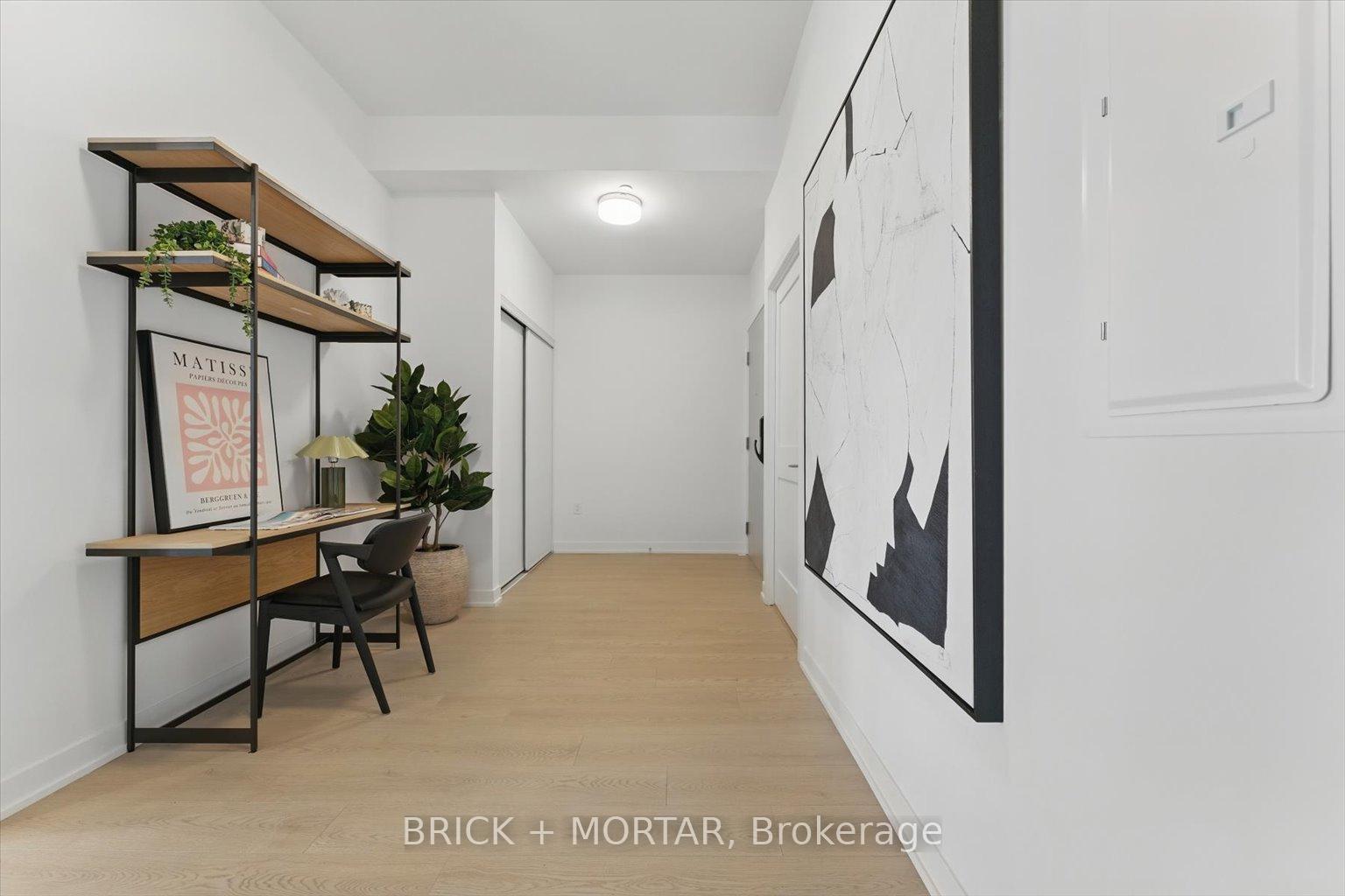 3 Bedrooms Condo at 1 Hillsdale, Toronto For sale